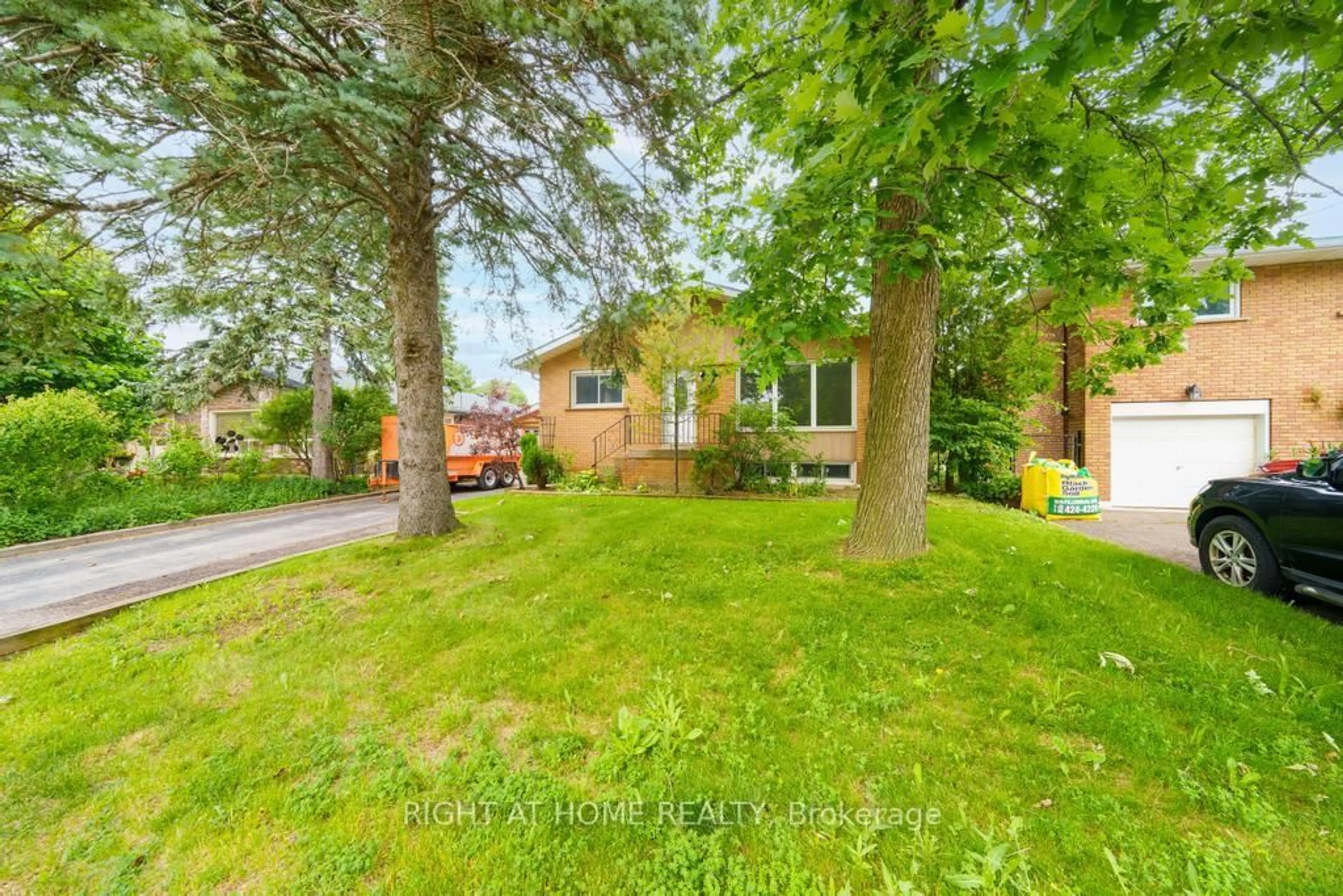 A pic from outside/outdoor area/front of a property/back of a property/a pic from drone, street for 46 Sanatorium Rd, Hamilton Ontario L9C 1Y2