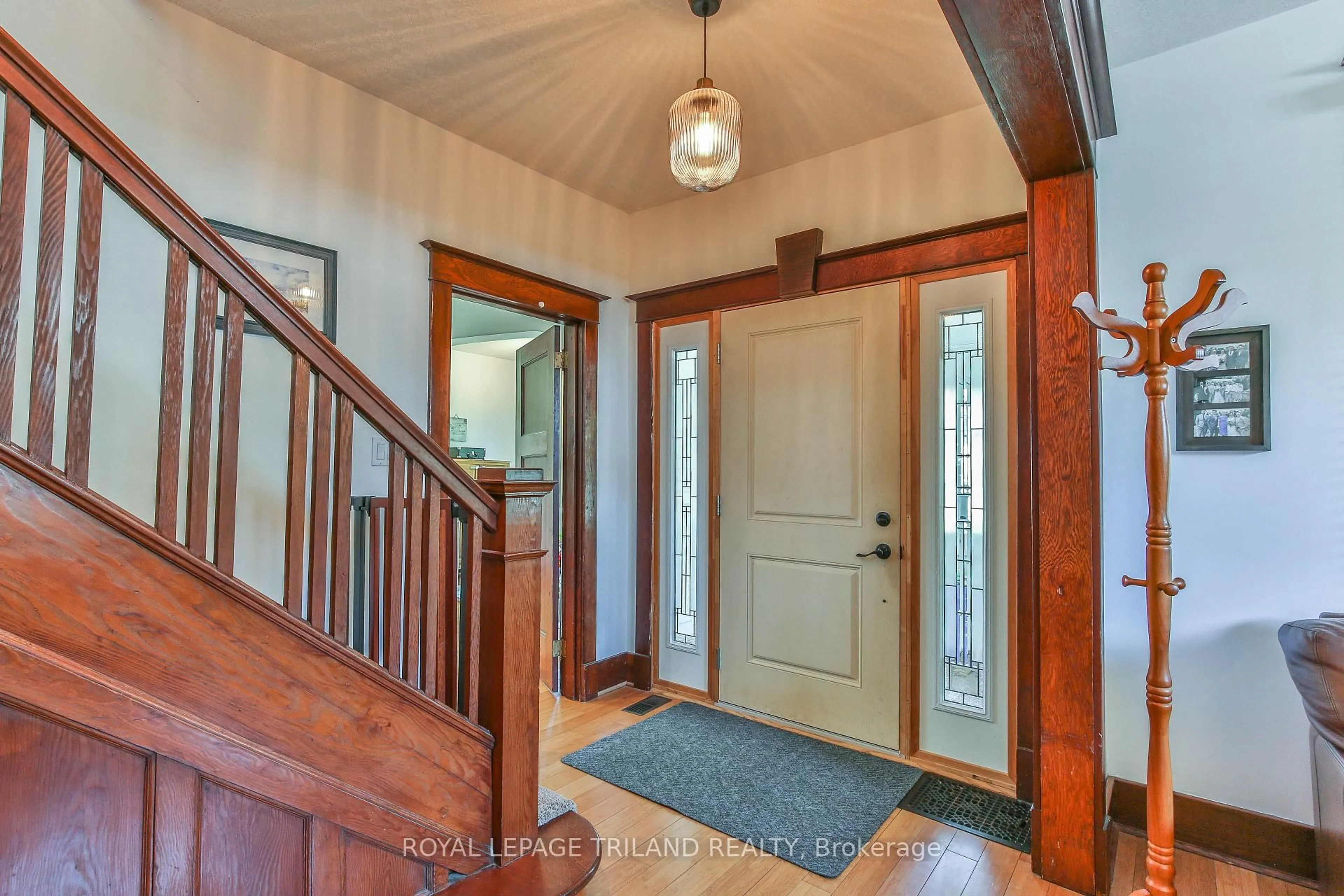 Indoor entryway for 415 Main St, Norwich Ontario N0J 1X0