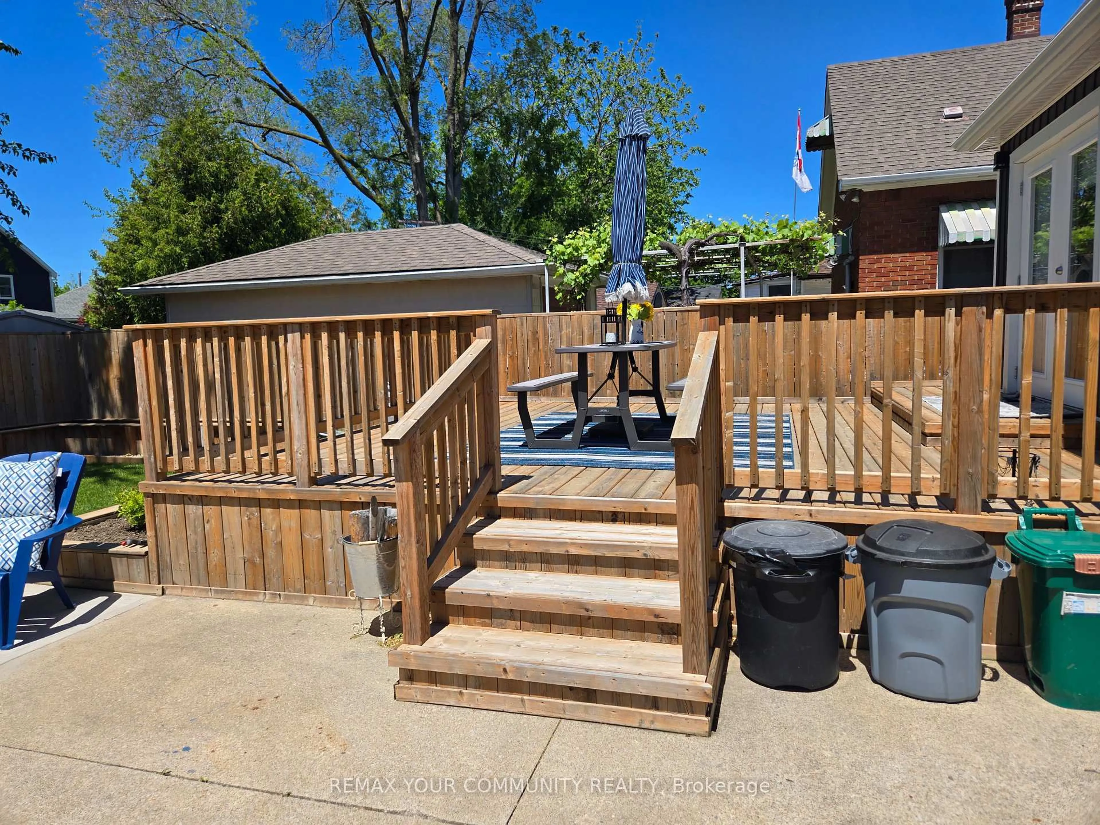 Patio, street for 19 Ormonde Ave, St. Catharines Ontario L2M 5P1