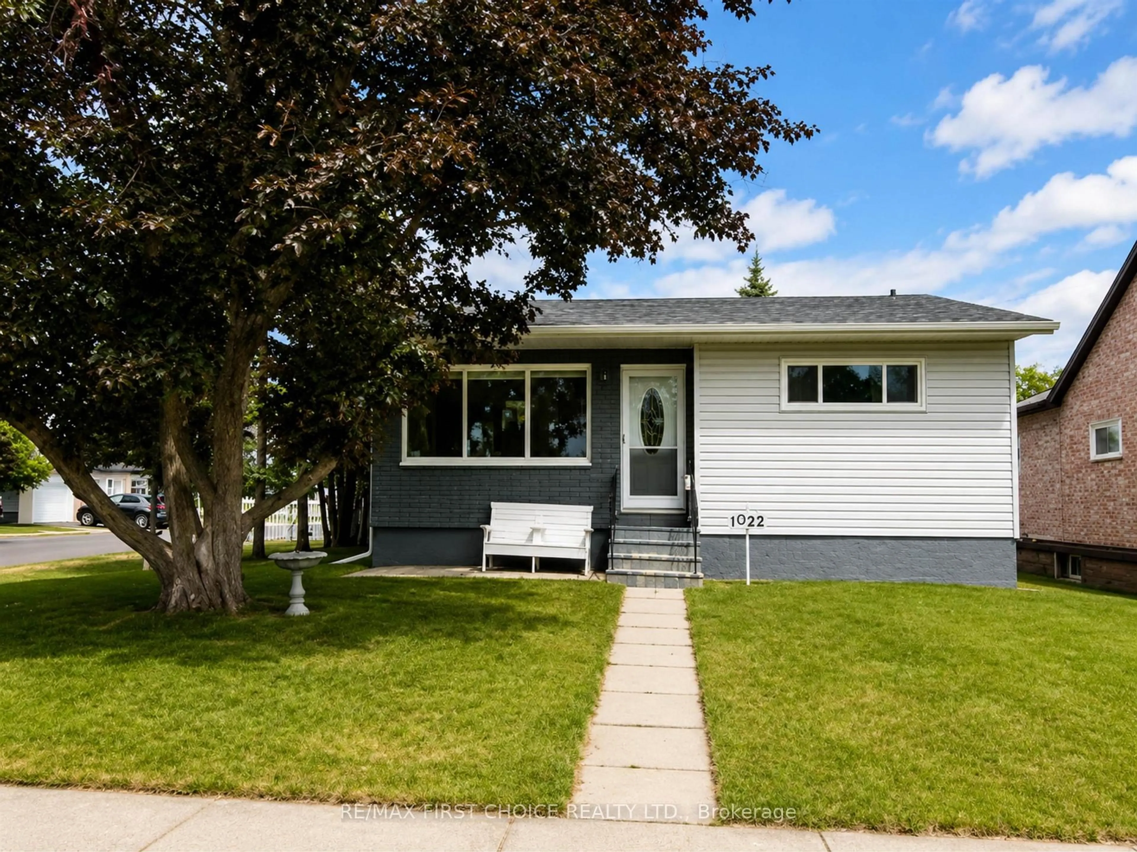 Home with vinyl exterior material, street for 1022 Christie Ave, Fort Frances Ontario P9A 2G6