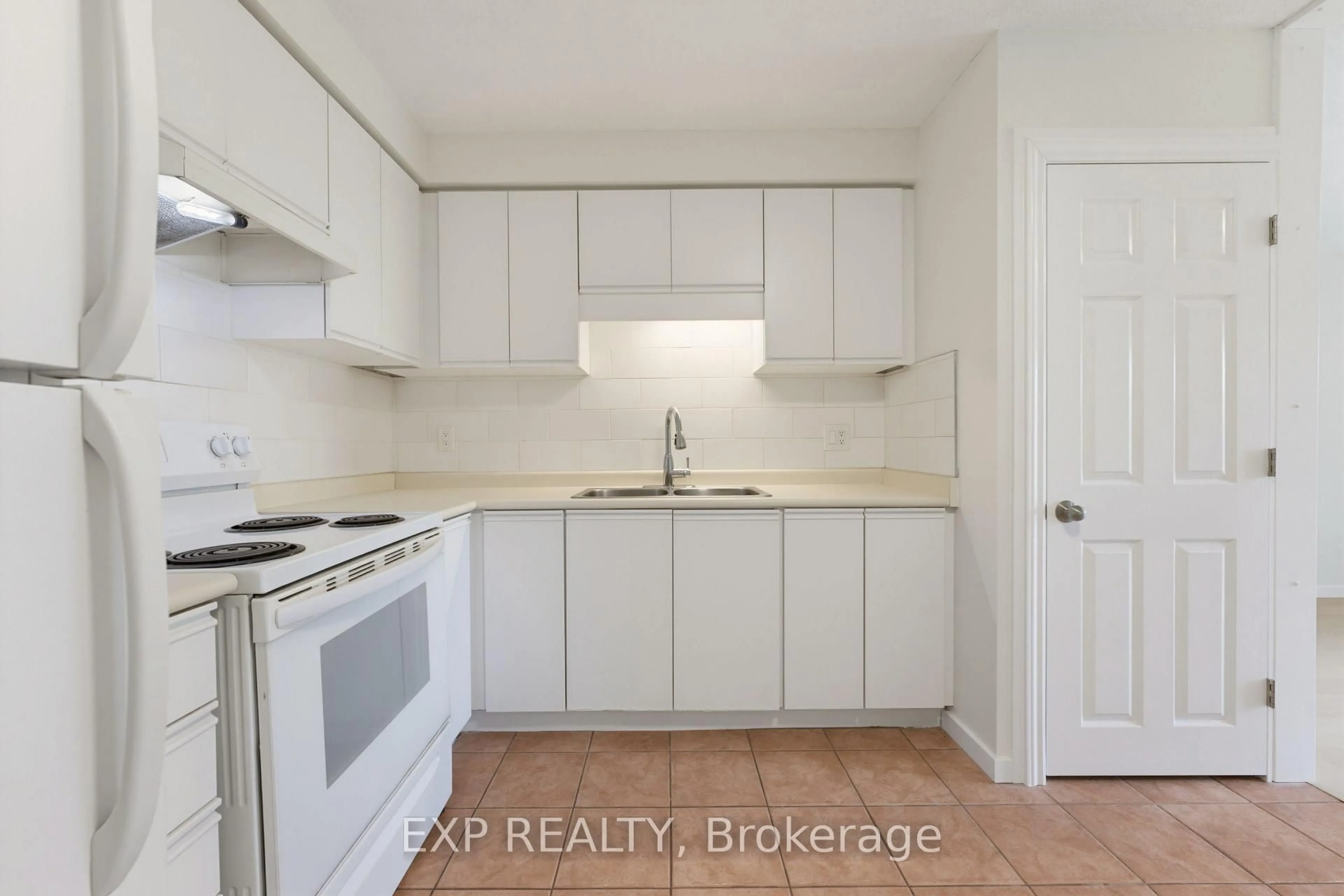 Standard kitchen, unknown for 331 Northlake Dr #5, Waterloo Ontario N2V 1Z1