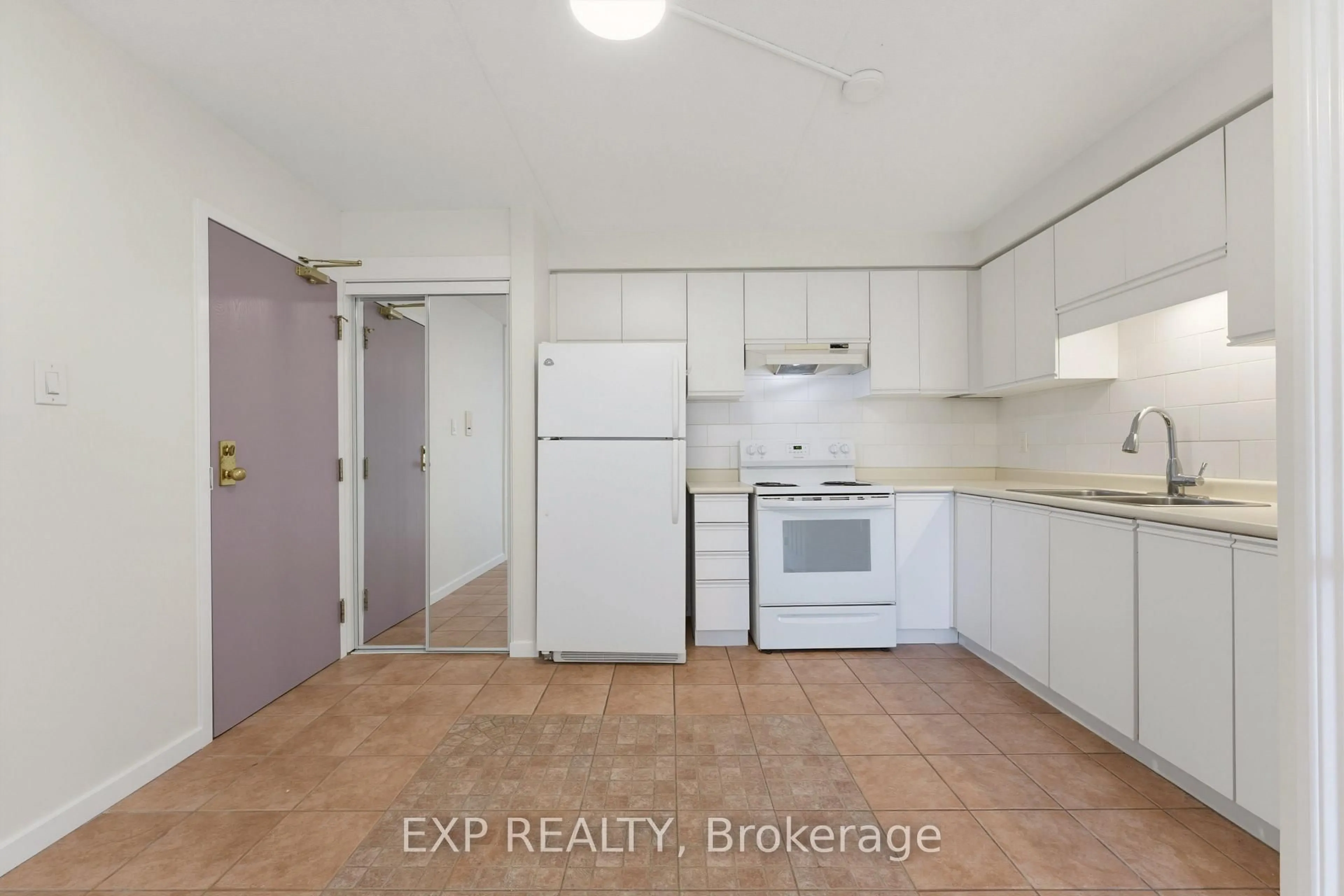 Standard kitchen, unknown for 331 Northlake Dr #5, Waterloo Ontario N2V 1Z1