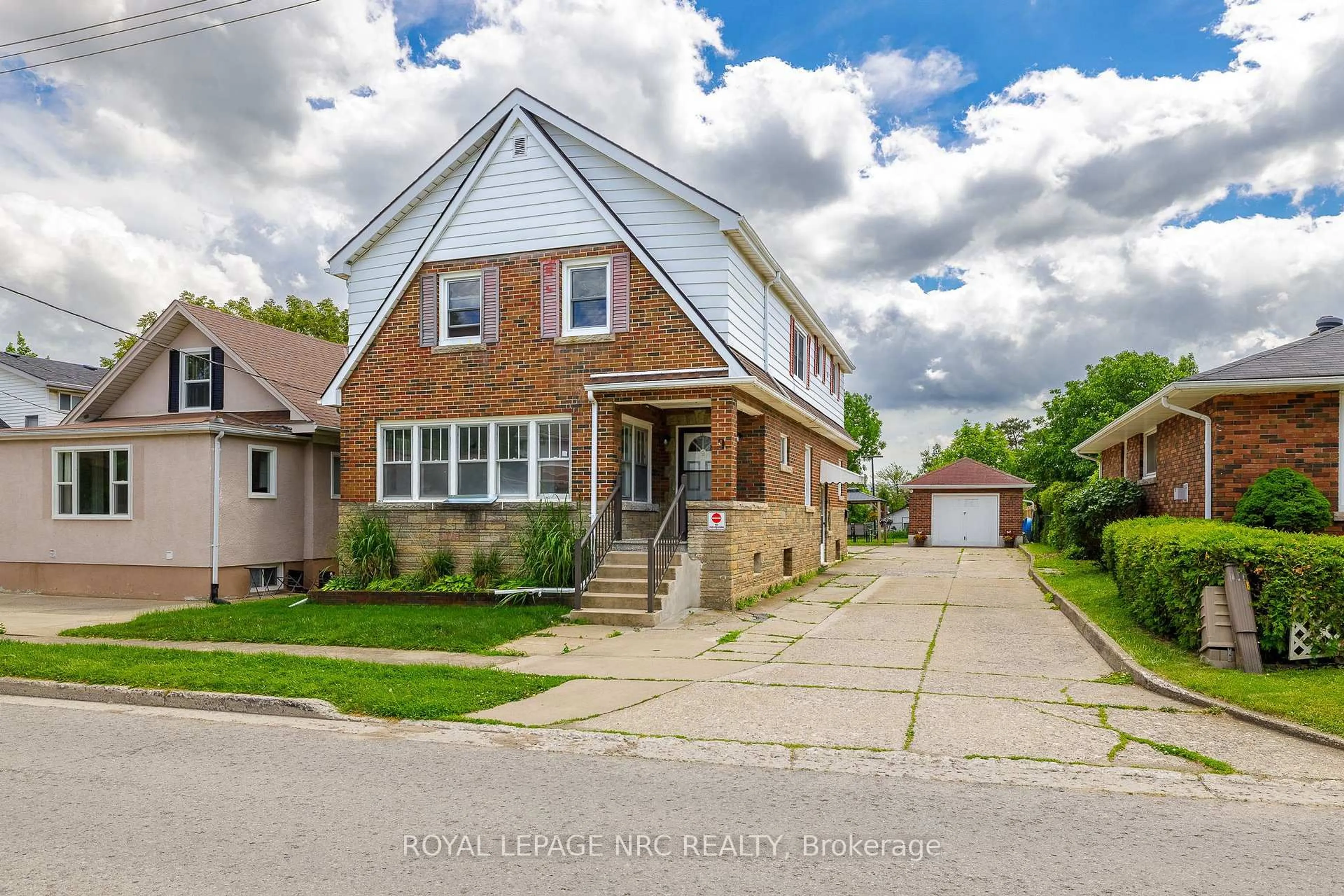 Home with brick exterior material, street for 9 Water St, Thorold Ontario L2V 2J9