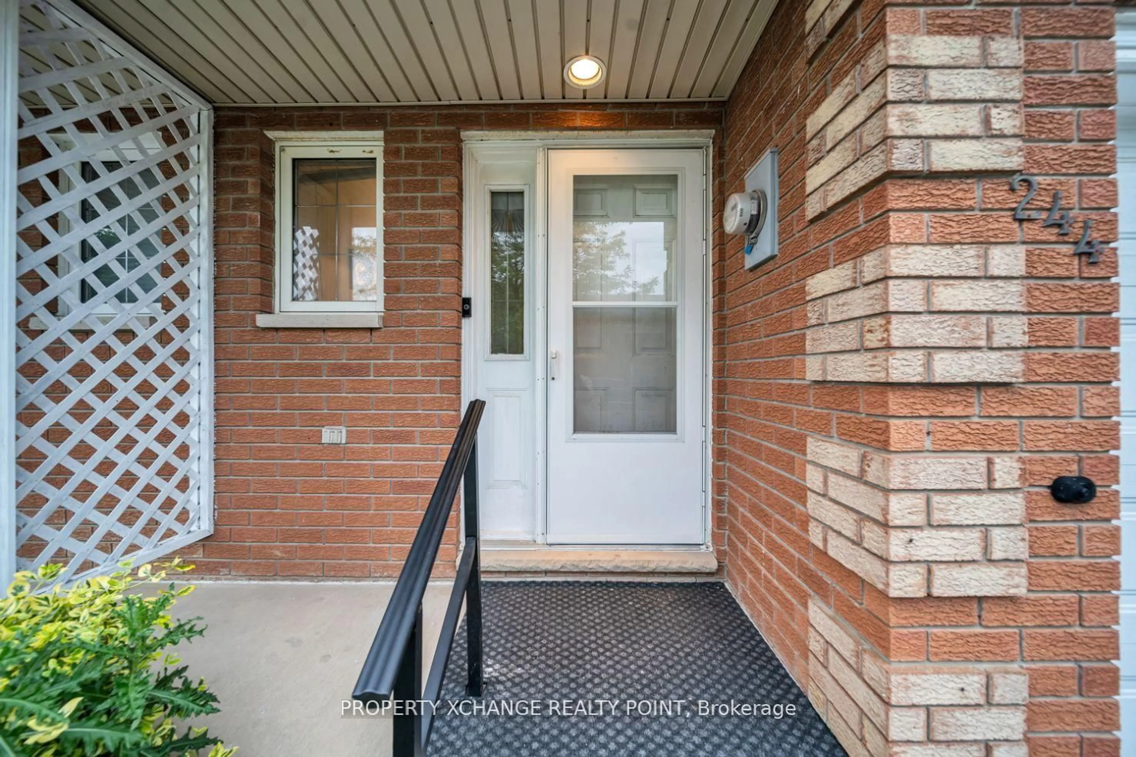 Indoor entryway for 244 Candlewood Dr, Hamilton Ontario L8J 3P6