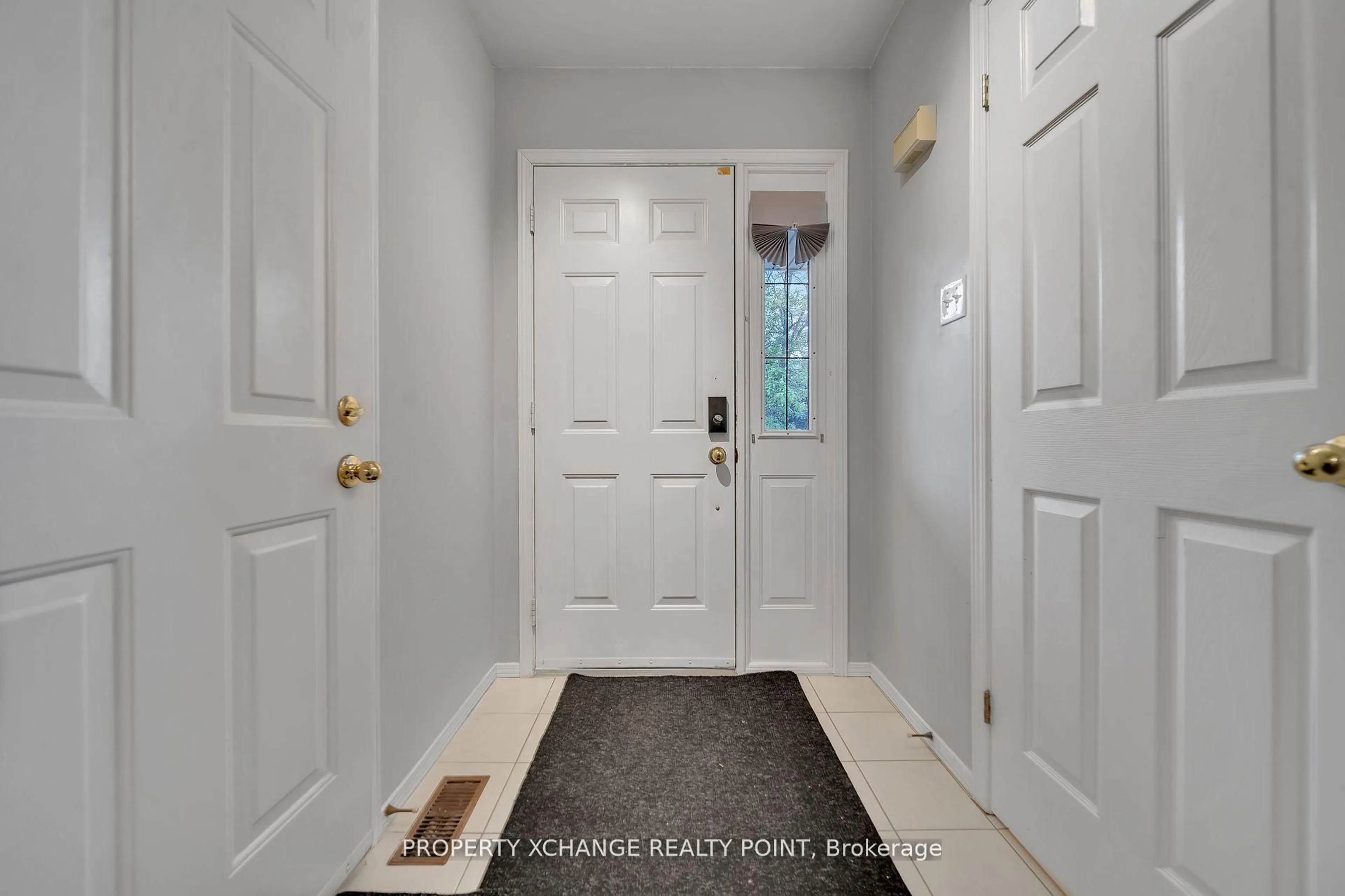 Indoor entryway for 244 Candlewood Dr, Hamilton Ontario L8J 3P6