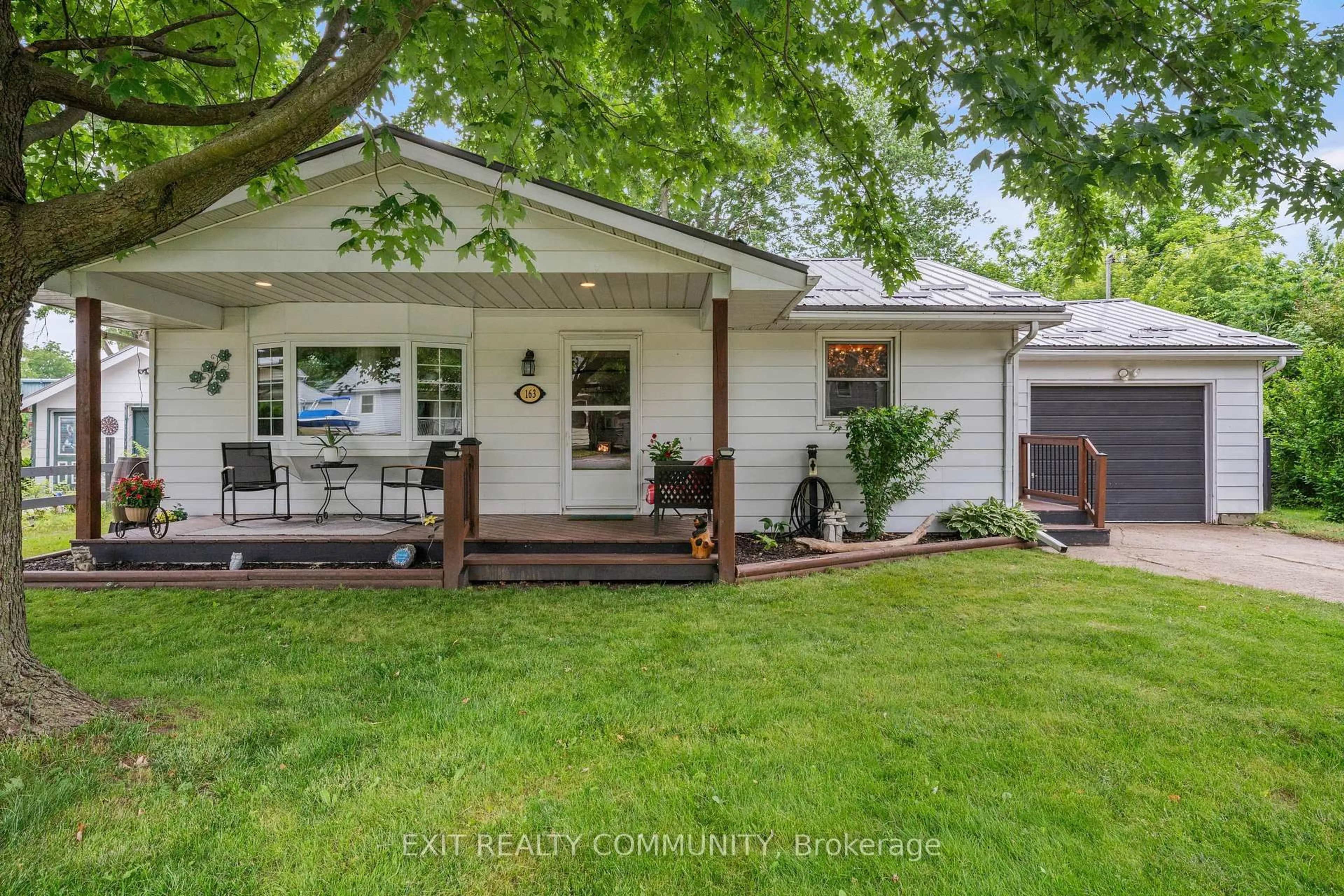 Home with vinyl exterior material, street for 163 Elm St, Chatham-Kent Ontario N0P 1C0