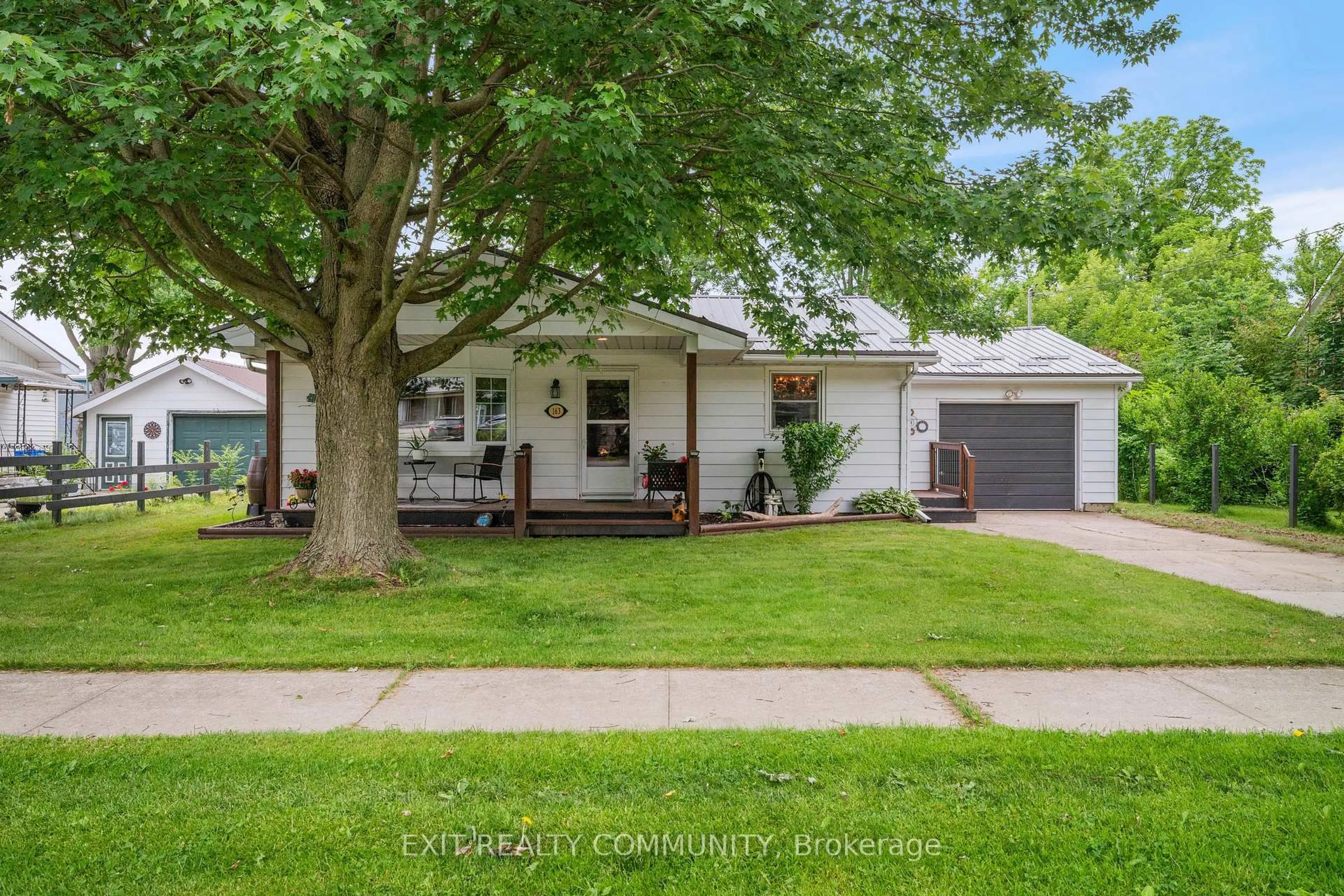 Home with vinyl exterior material, street for 163 Elm St, Chatham-Kent Ontario N0P 1C0
