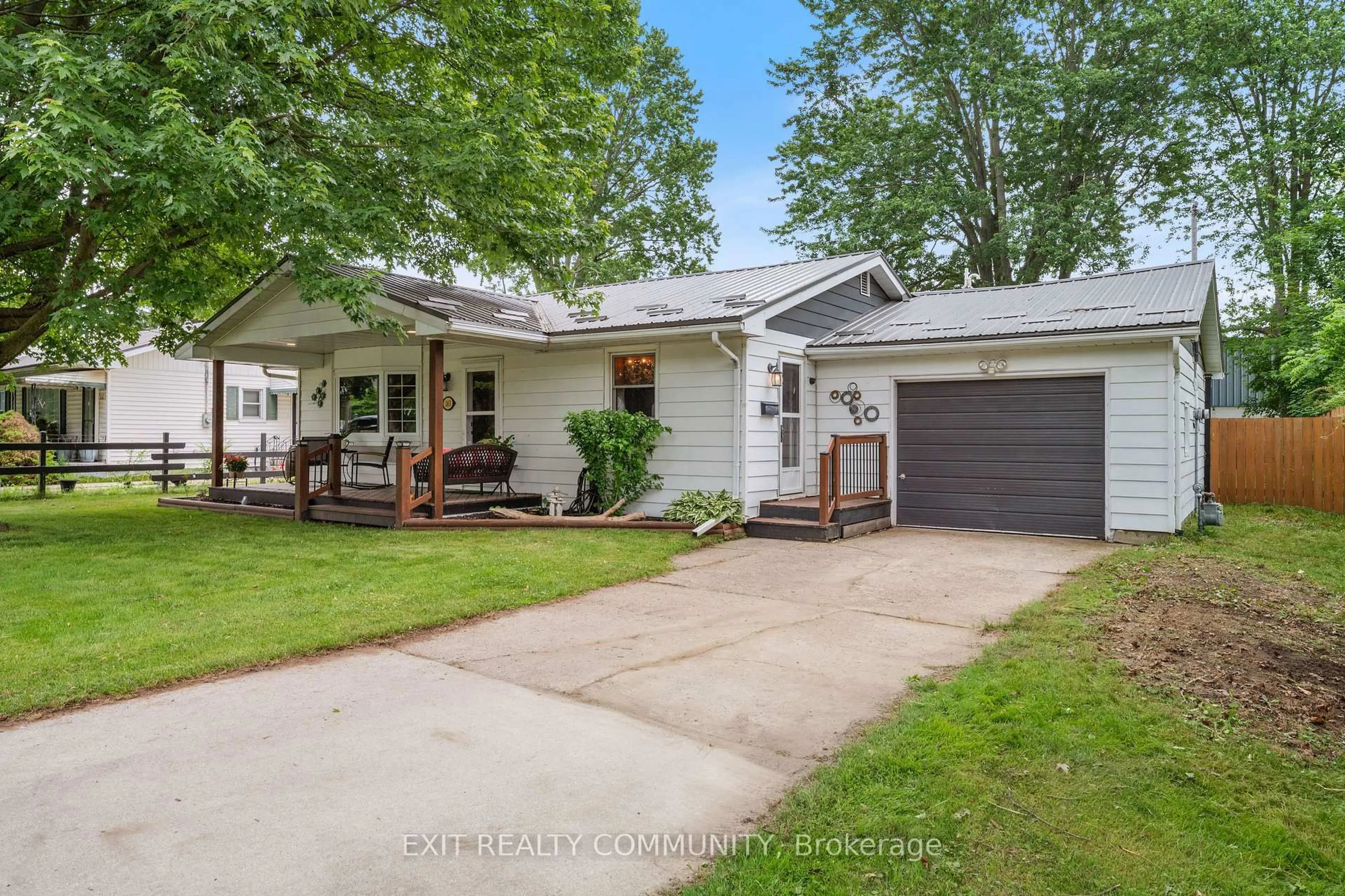 Home with vinyl exterior material, street for 163 Elm St, Chatham-Kent Ontario N0P 1C0