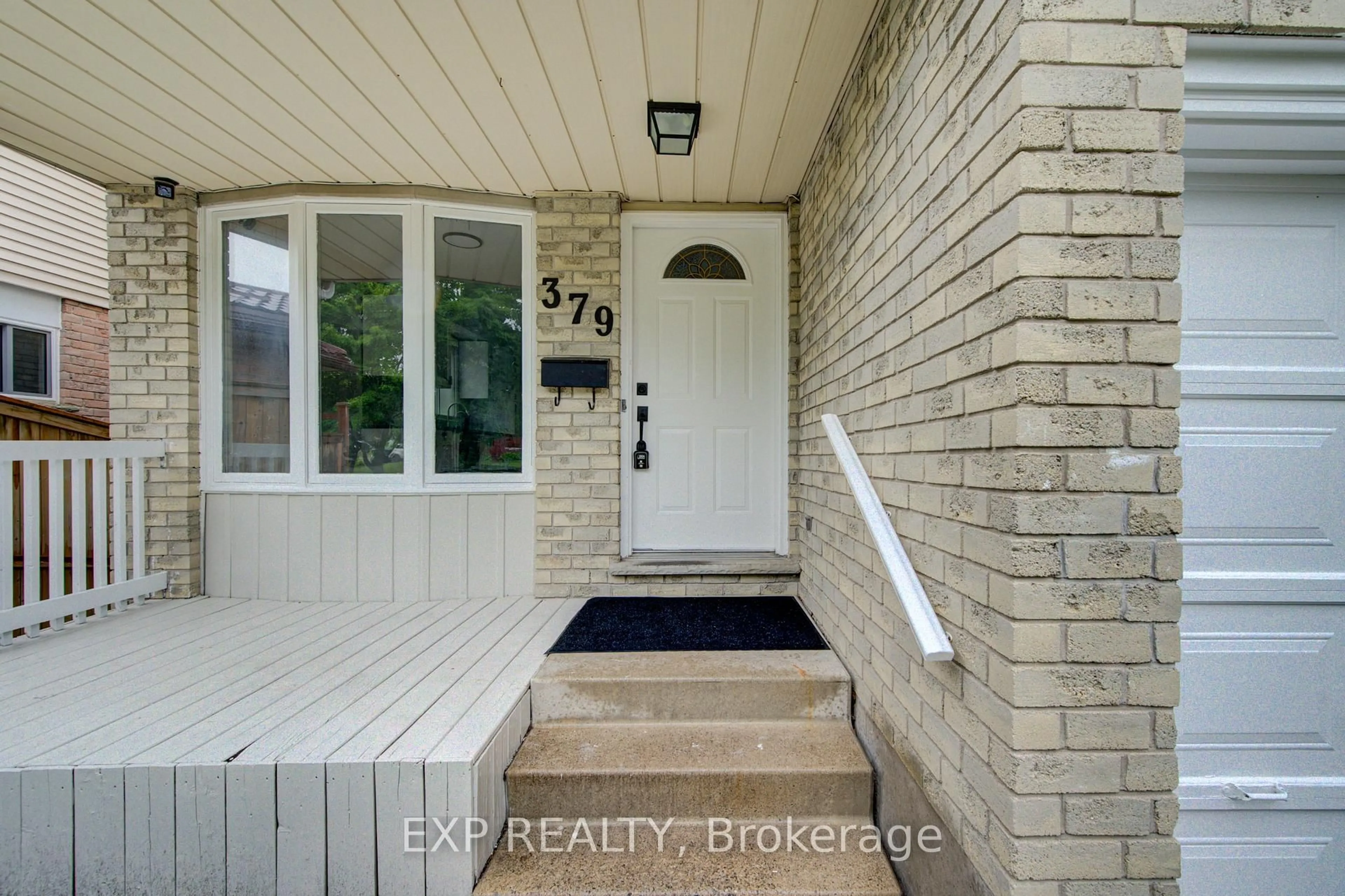 Indoor entryway for 379 Veronica Dr, Kitchener Ontario N2A 2R8
