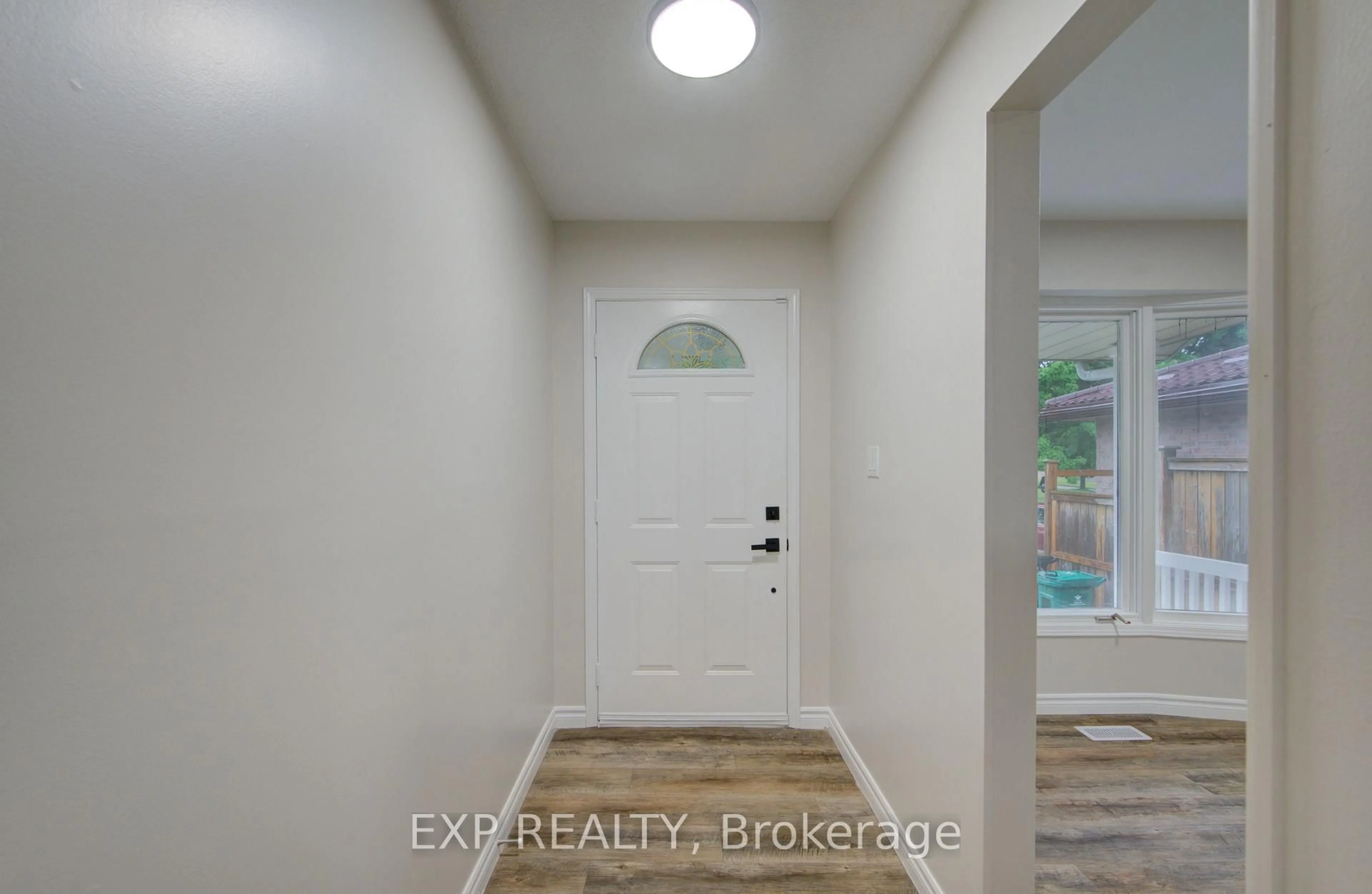 Indoor entryway for 379 Veronica Dr, Kitchener Ontario N2A 2R8