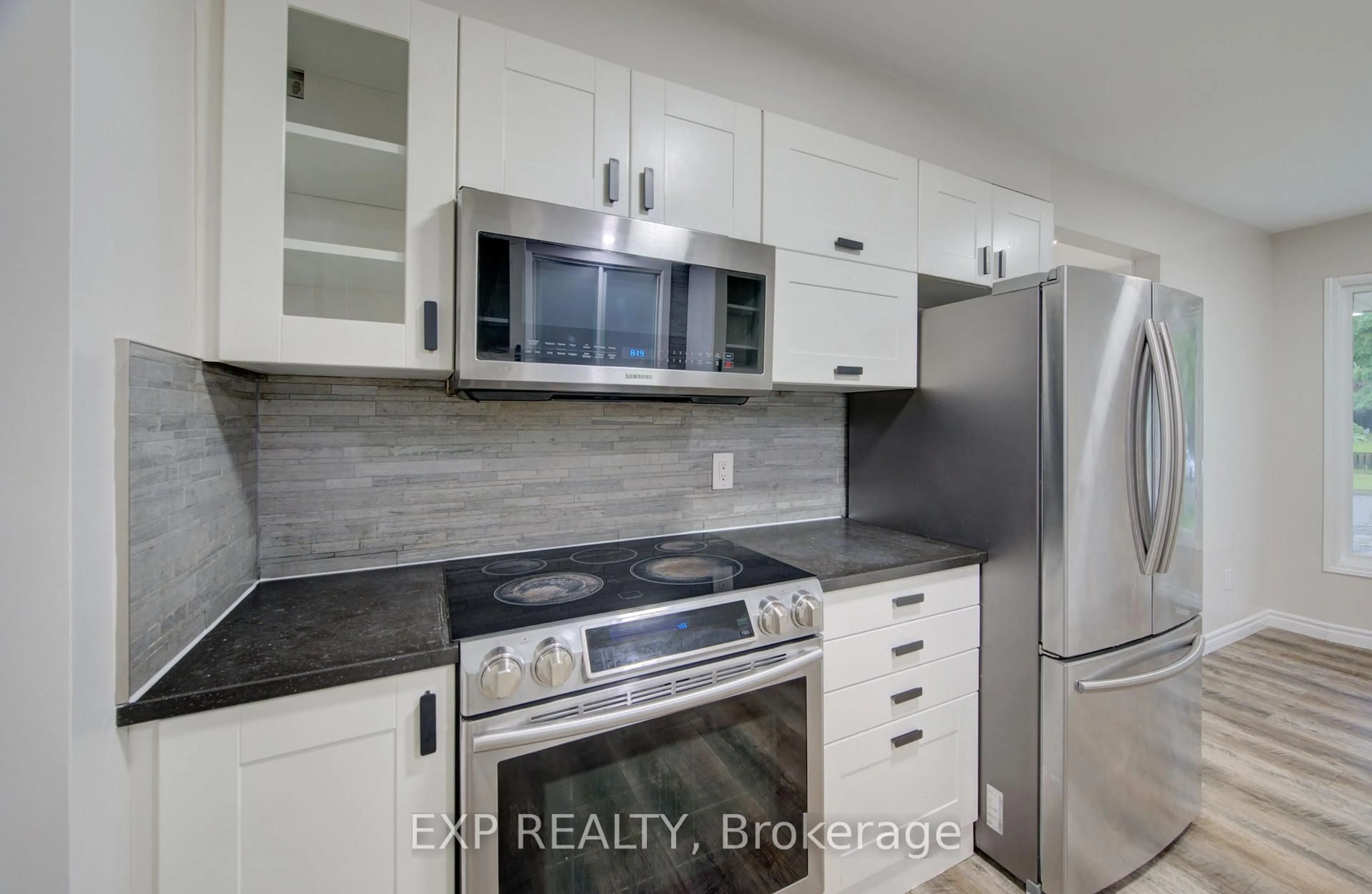 Standard kitchen, ceramic/tile floor for 379 Veronica Dr, Kitchener Ontario N2A 2R8