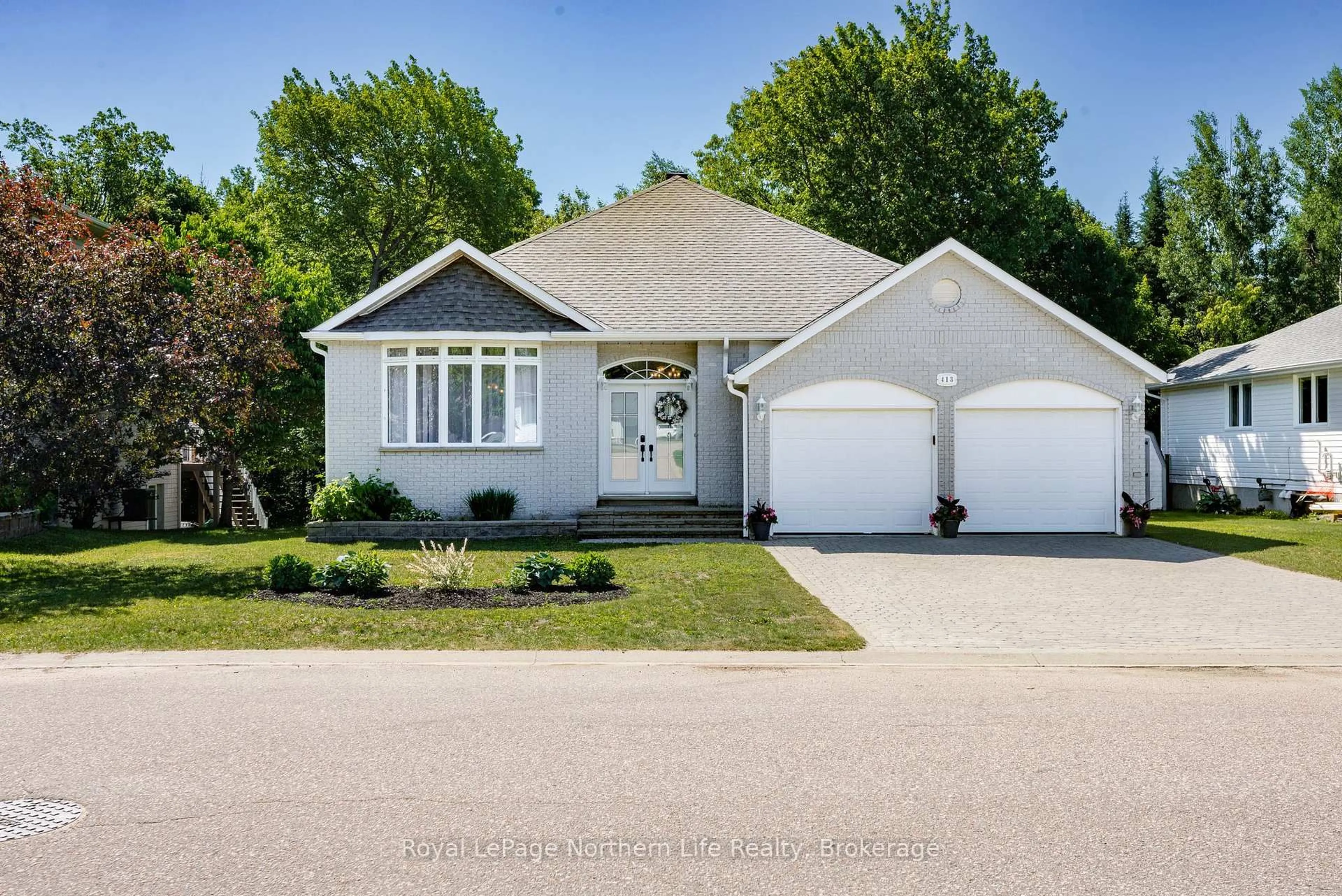 Home with vinyl exterior material, street for 413 Pearce St, North Bay Ontario P1C 1M8