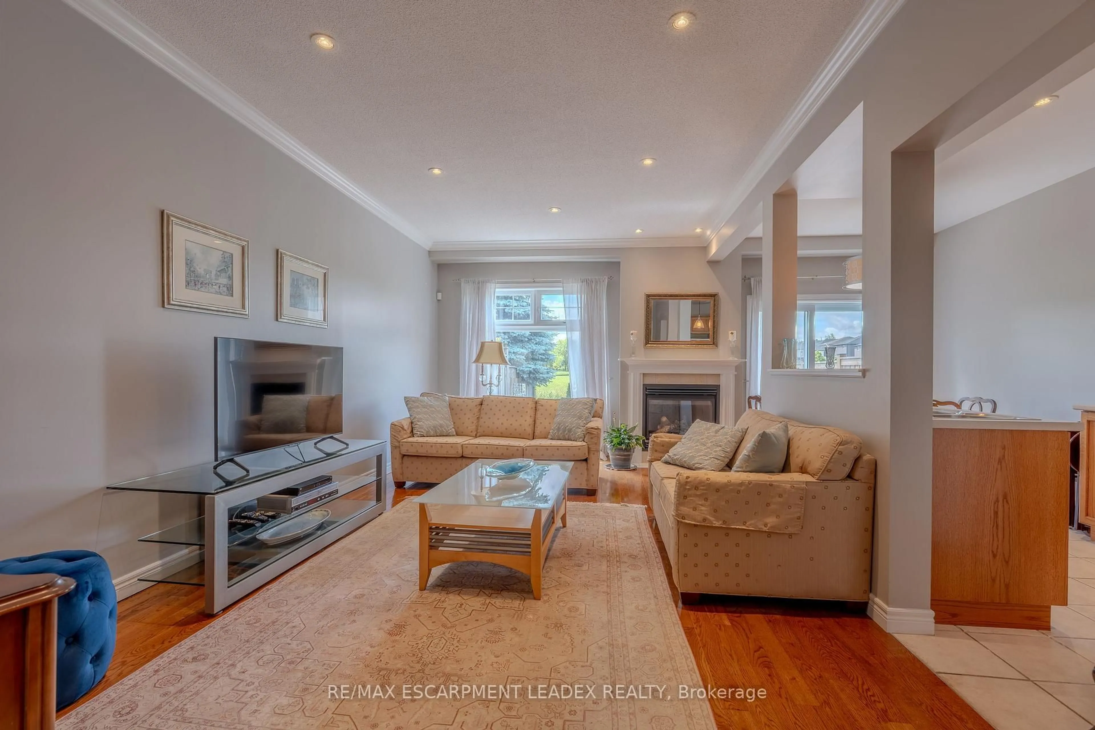 Living room with furniture, unknown for 26 Olivia Pl, Hamilton Ontario L9K 1R3