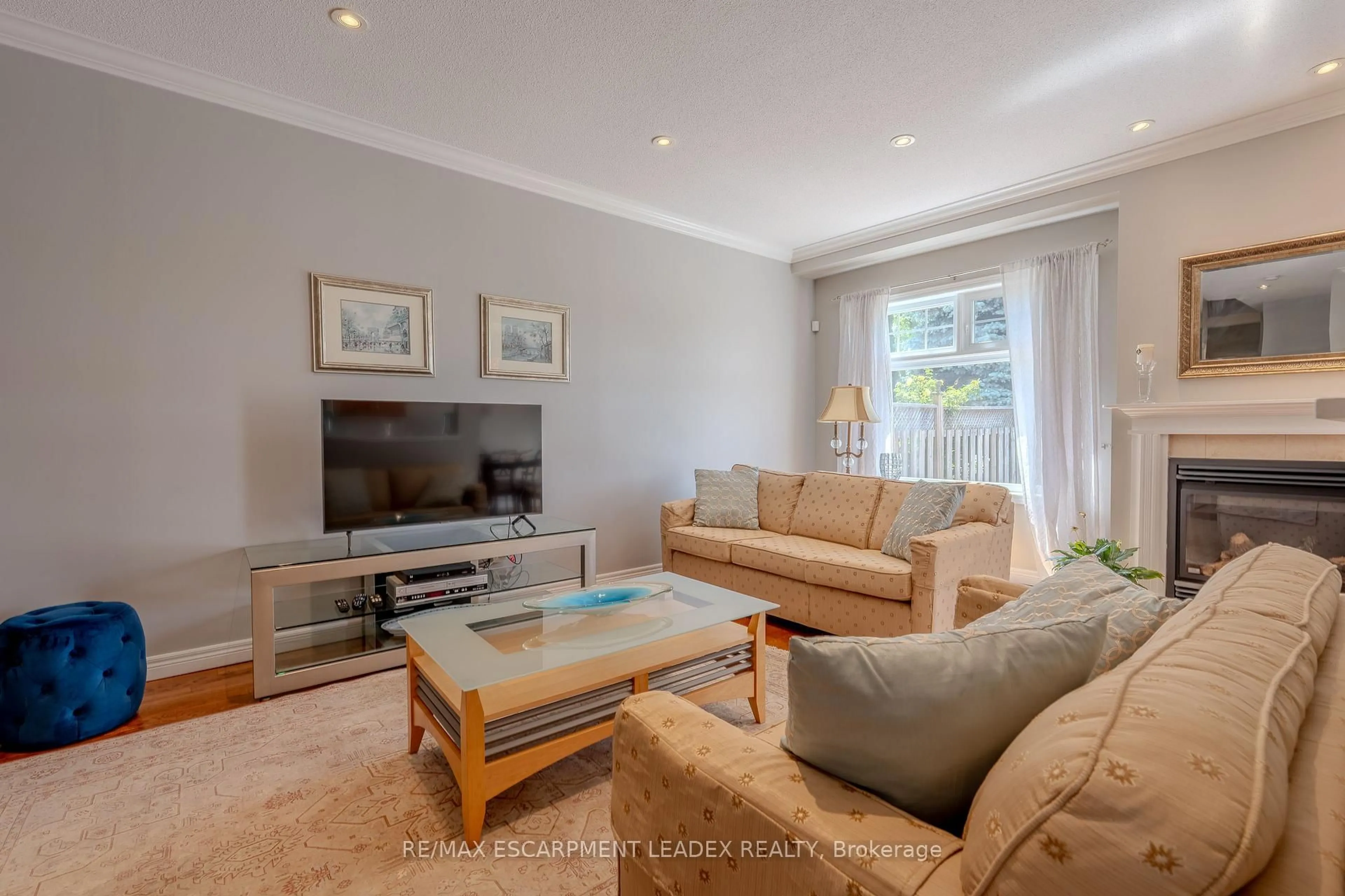 Living room with furniture, unknown for 26 Olivia Pl, Hamilton Ontario L9K 1R3