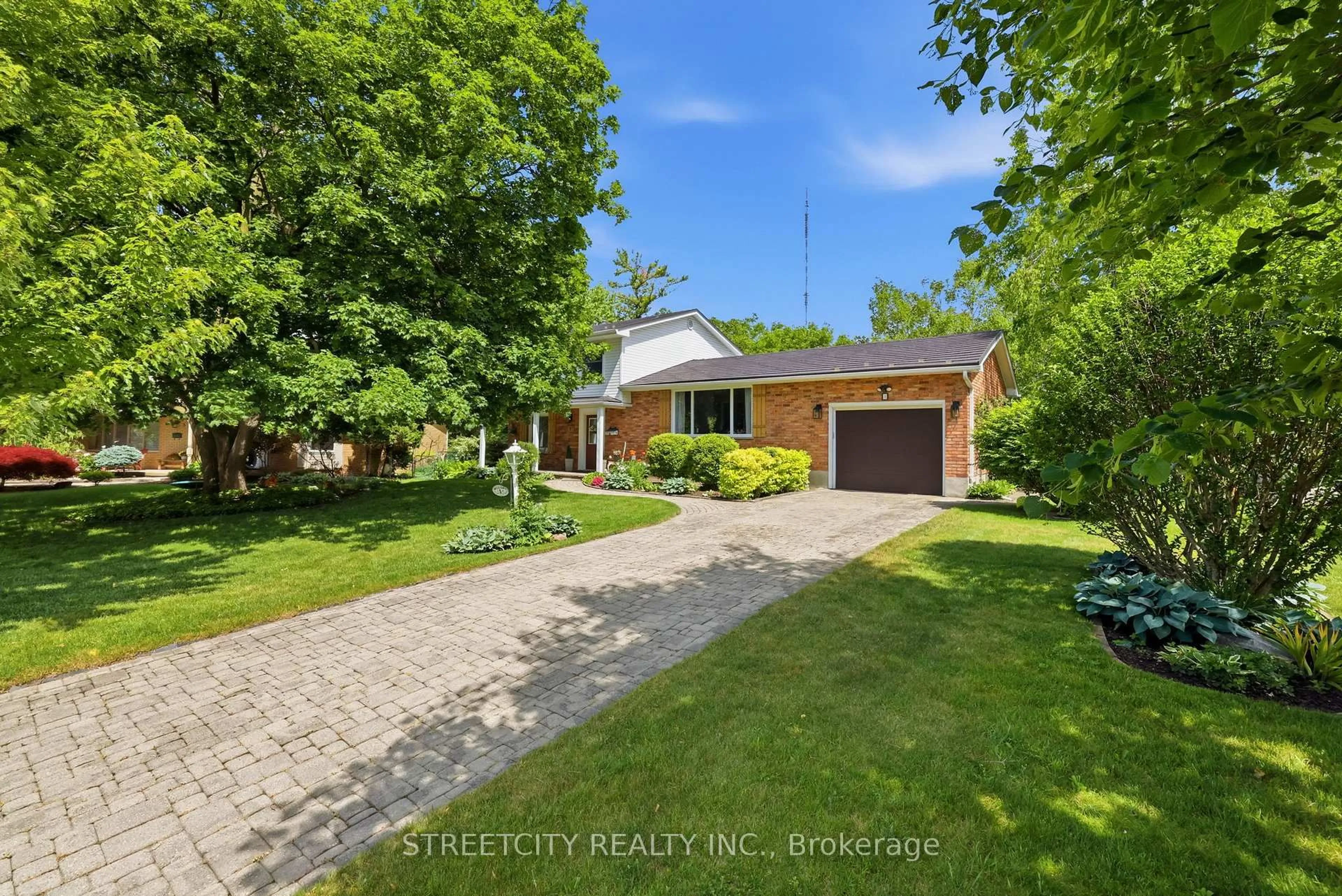 A pic from outside/outdoor area/front of a property/back of a property/a pic from drone, street for 1 Jason Crt, London South Ontario N6J 2B9
