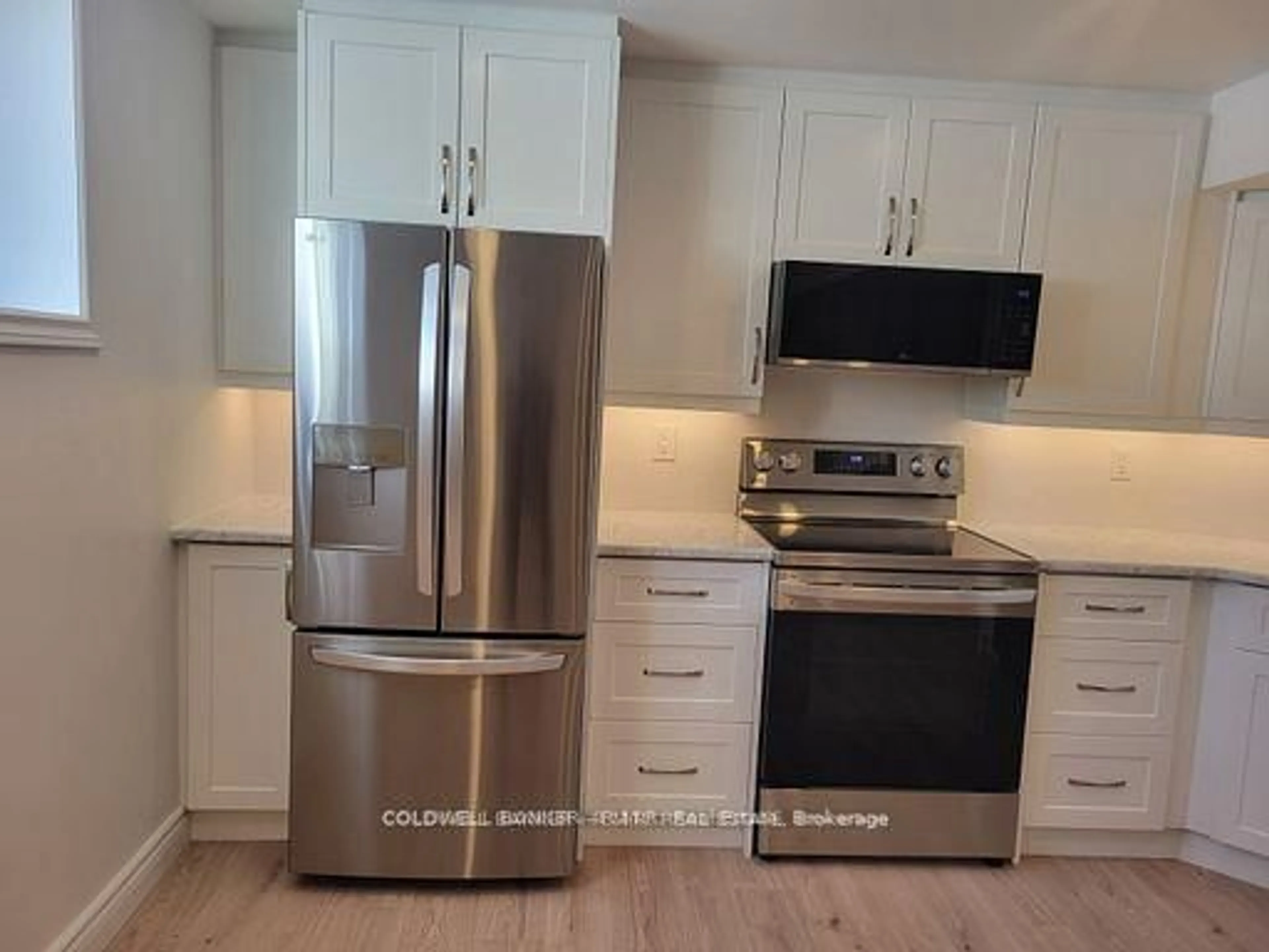 Open concept kitchen, wood/laminate floor for 5 Mavety Crt, Belleville Ontario K8N 0M2