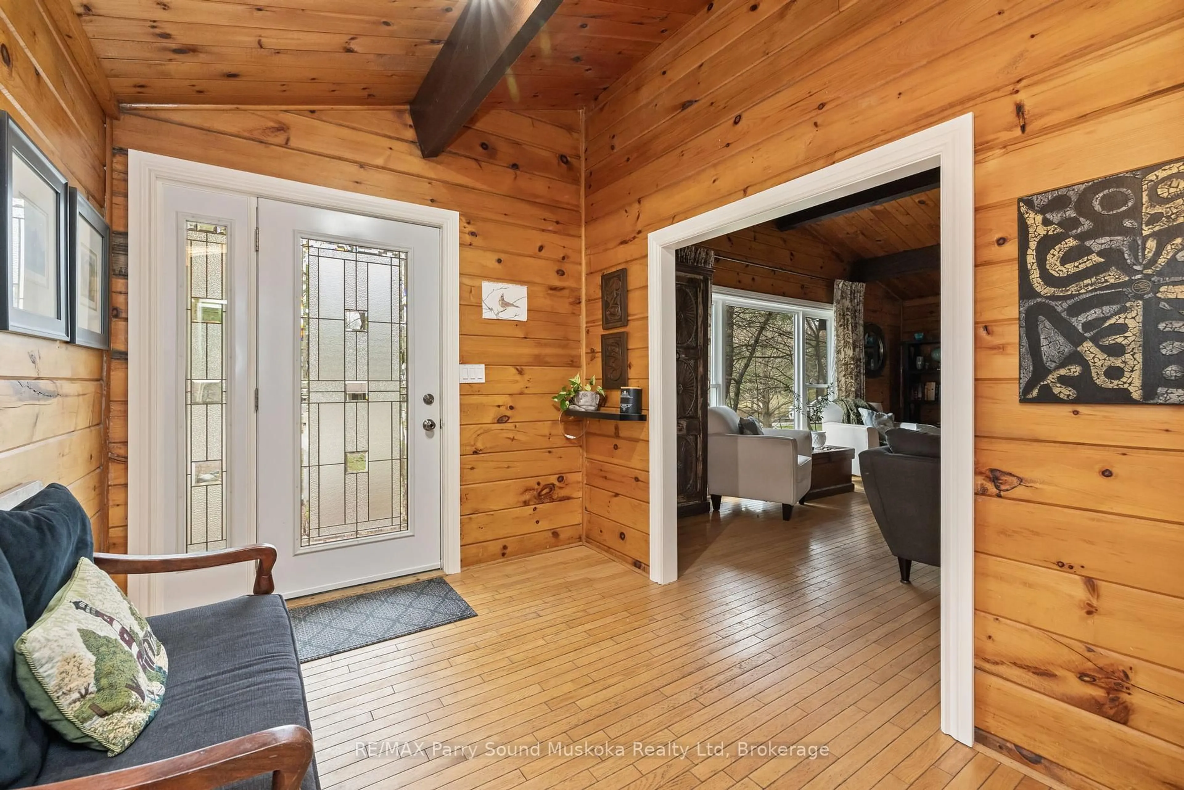 Indoor entryway for 11 Brenda Ave, Parry Sound Ontario P2A 2Y9