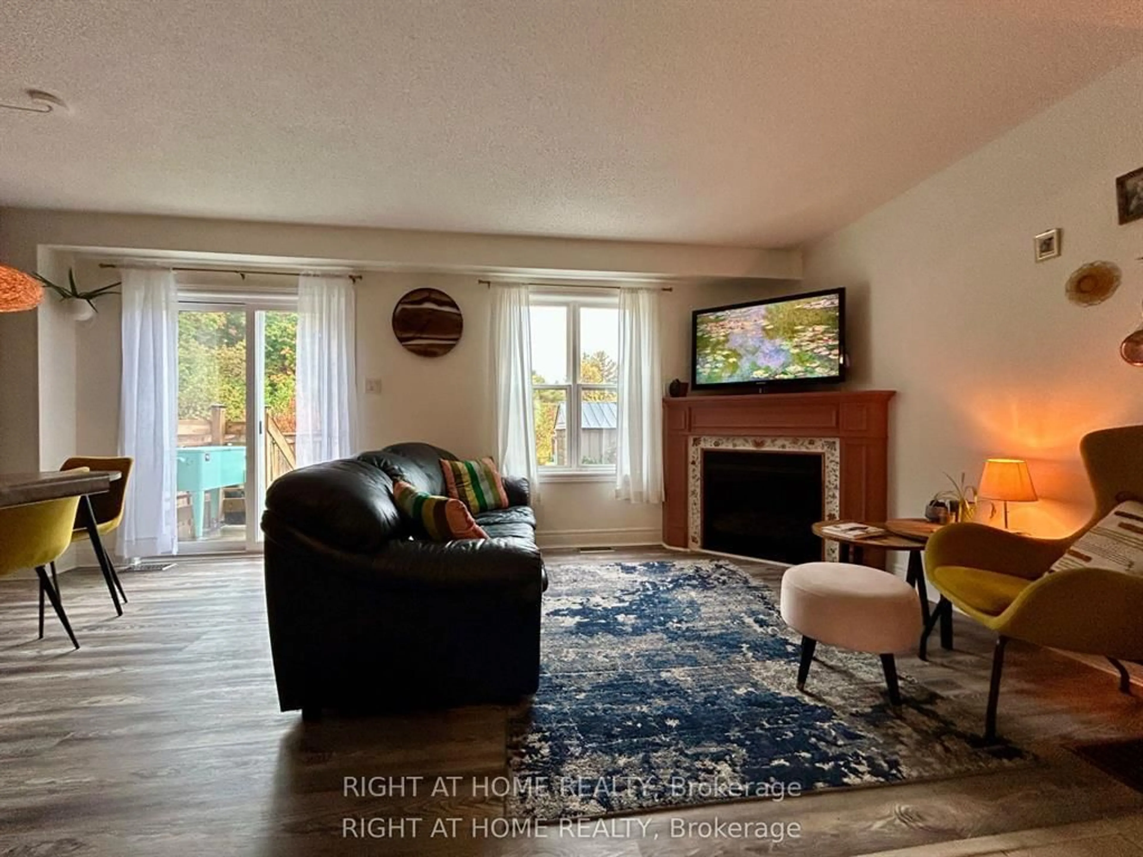 Living room with furniture, unknown for 68 Little Ryans Way, Bracebridge Ontario P1L 0C3