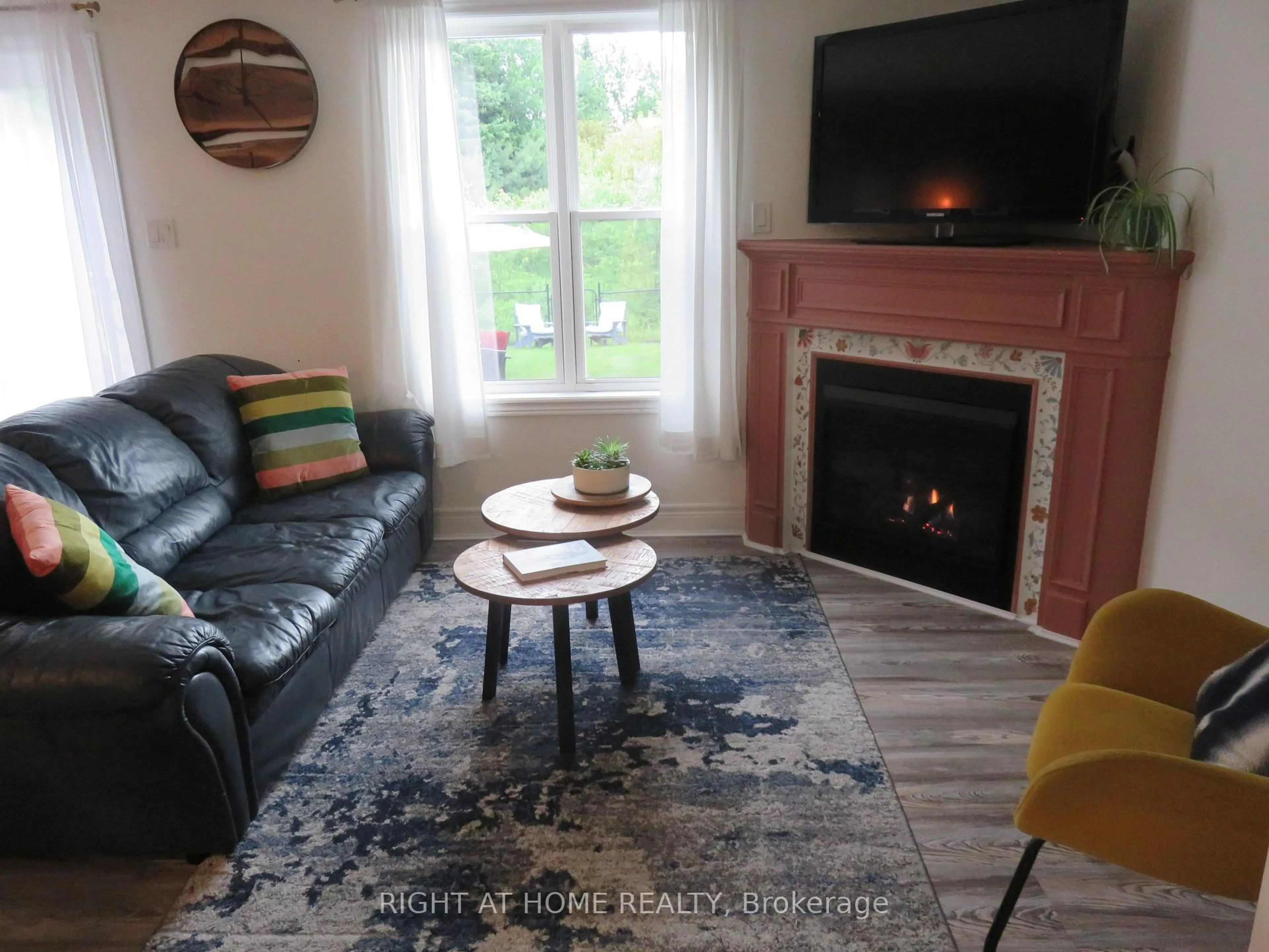 Living room with furniture, unknown for 68 Little Ryans Way, Bracebridge Ontario P1L 0C3