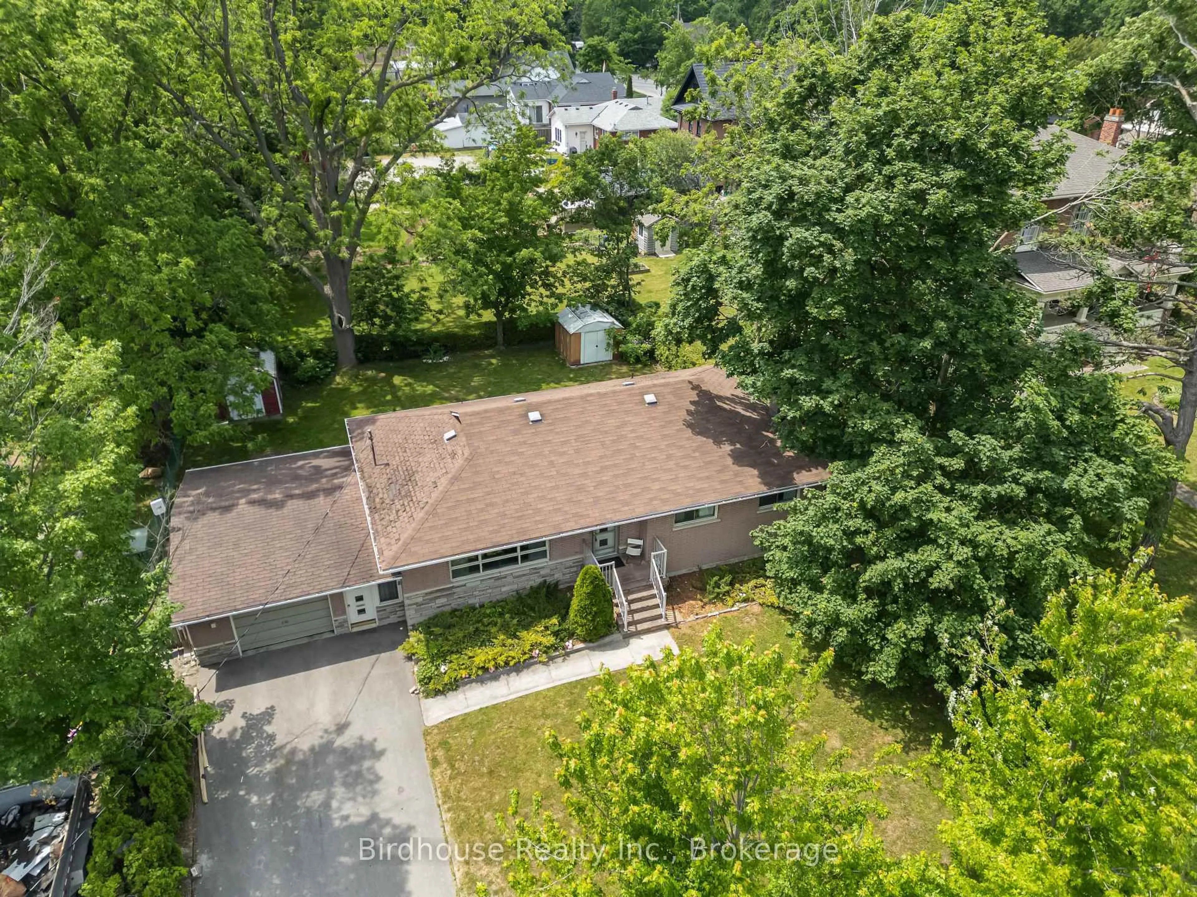 A pic from outside/outdoor area/front of a property/back of a property/a pic from drone, street for 65 Victoria Ave, Kawartha Lakes Ontario K9V 4G6