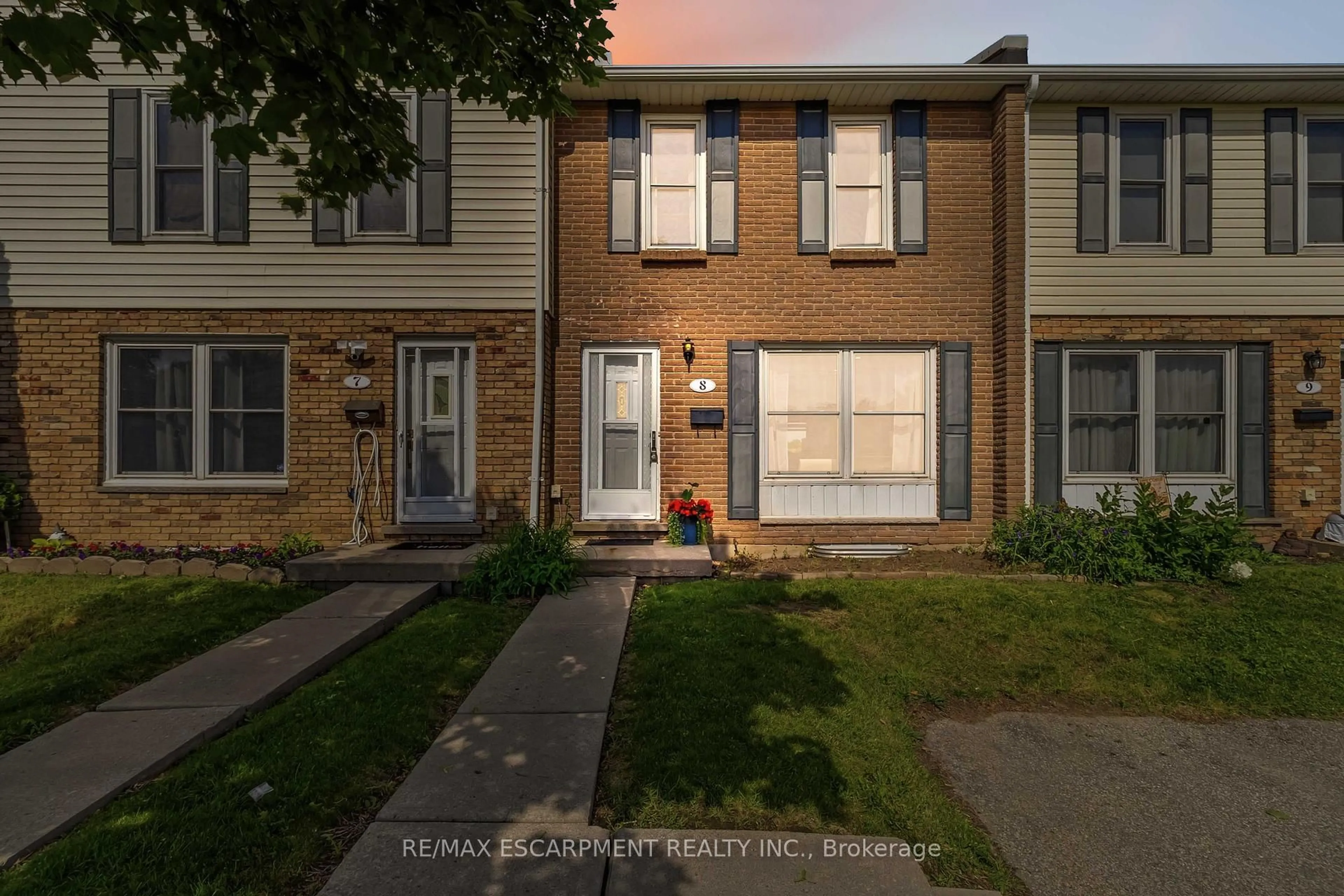 Unknown for 596 GREY St #8, Brantford Ontario N3S 4Y1