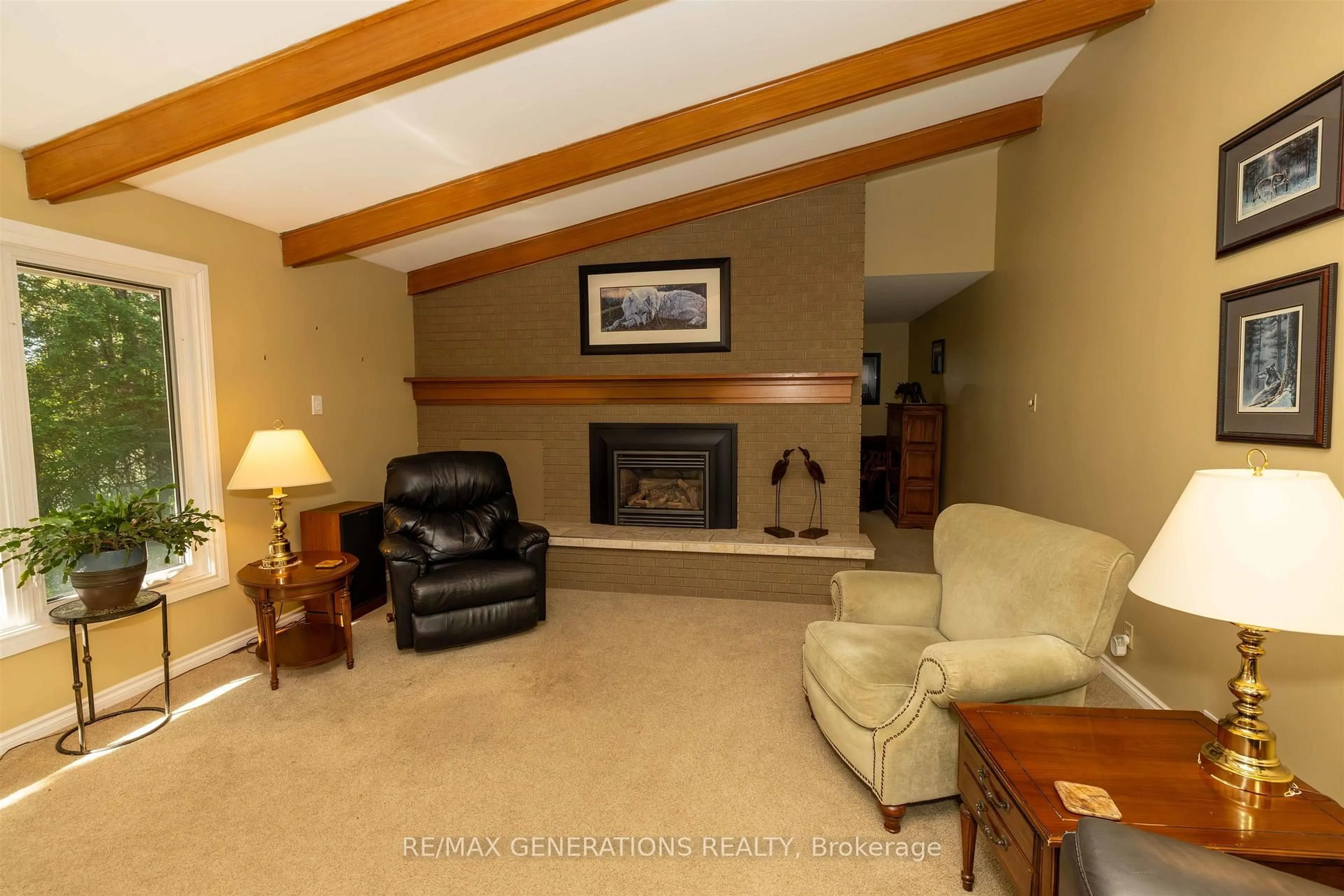 Living room with furniture, unknown for 4508 Highway 11-17, Oliver Paipoonge Ontario P7K 0J1