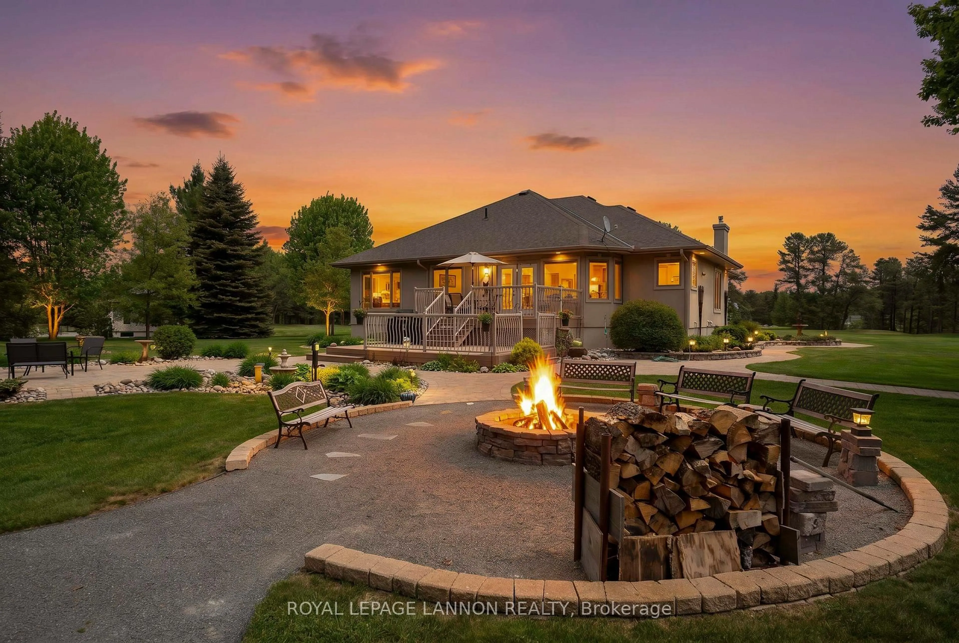 Patio, mountain view for 33 Kingswood Dr, Oliver Paipoonge Ontario P7K 0R8