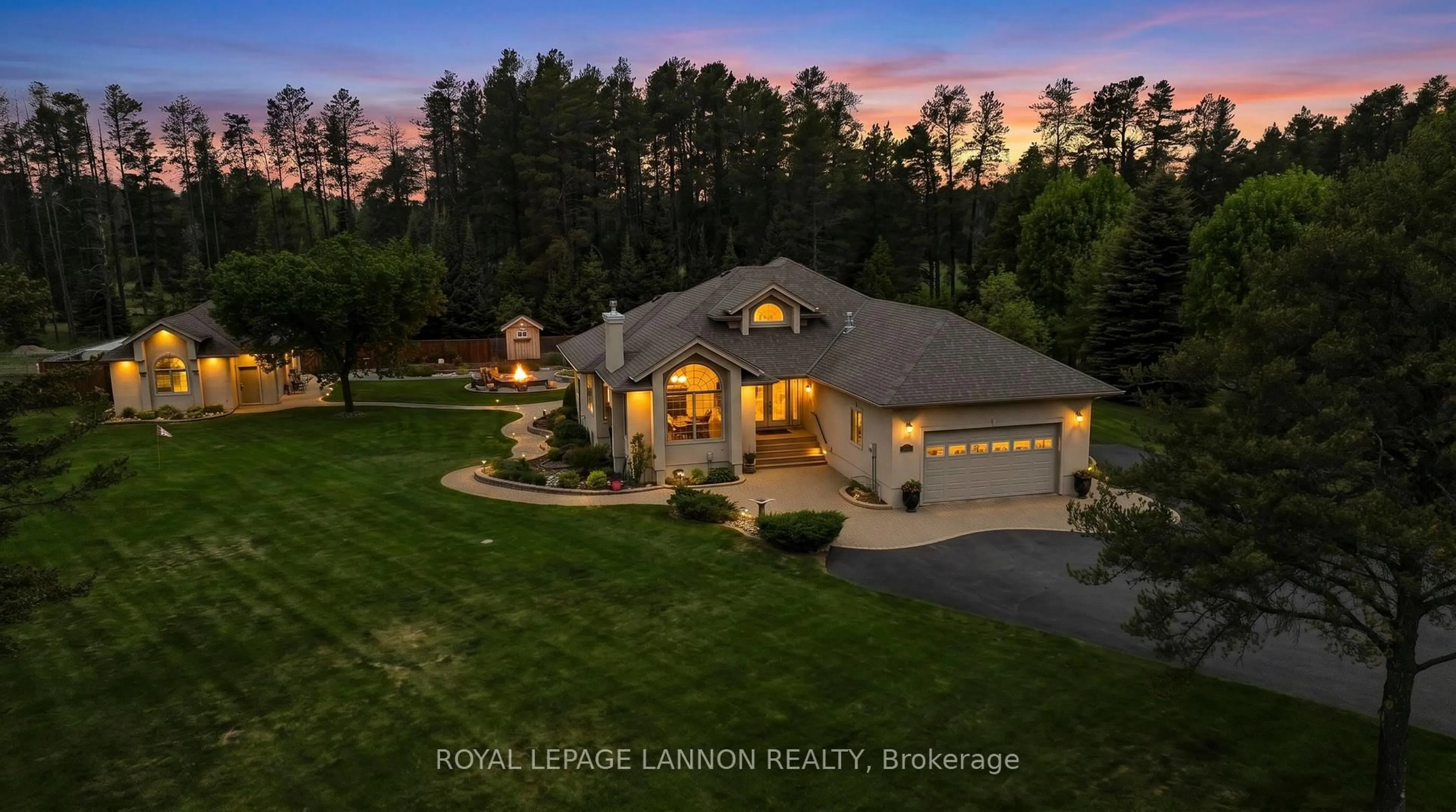 A pic from outside/outdoor area/front of a property/back of a property/a pic from drone, street for 33 Kingswood Dr, Oliver Paipoonge Ontario P7K 0R8