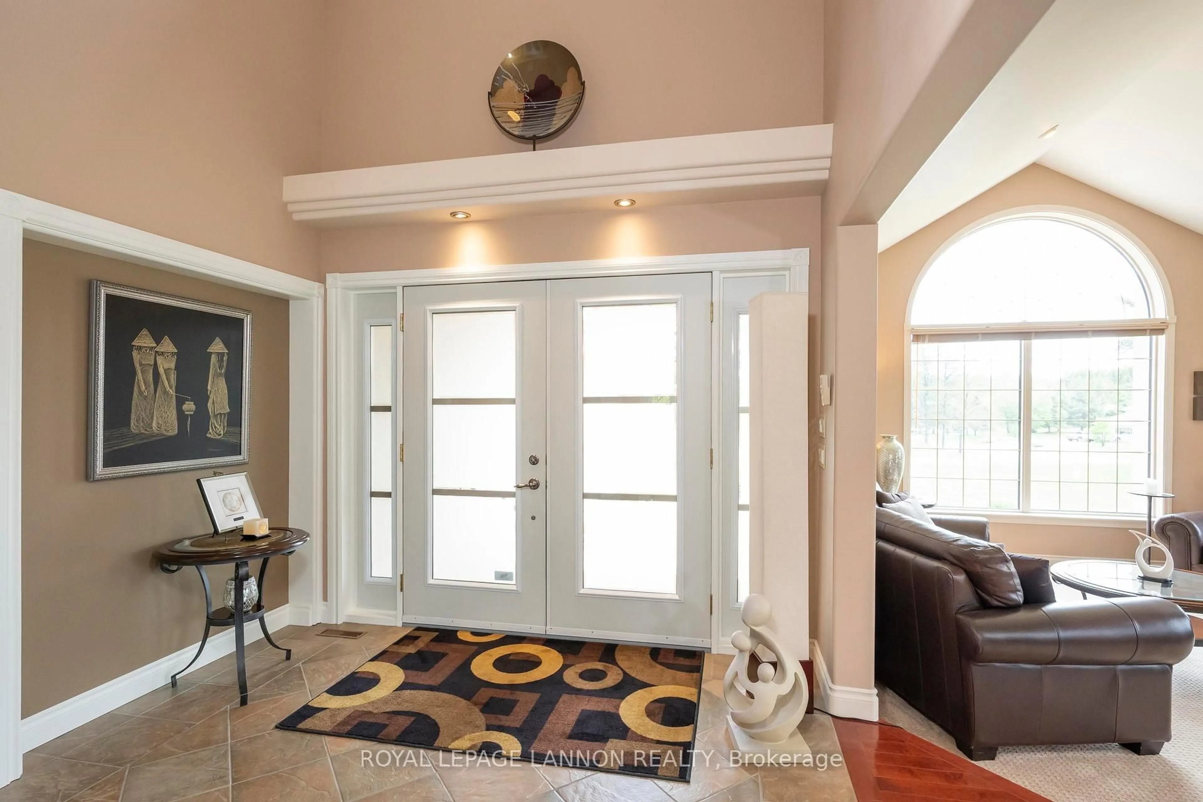 Indoor foyer for 33 Kingswood Dr, Oliver Paipoonge Ontario P7K 0R8