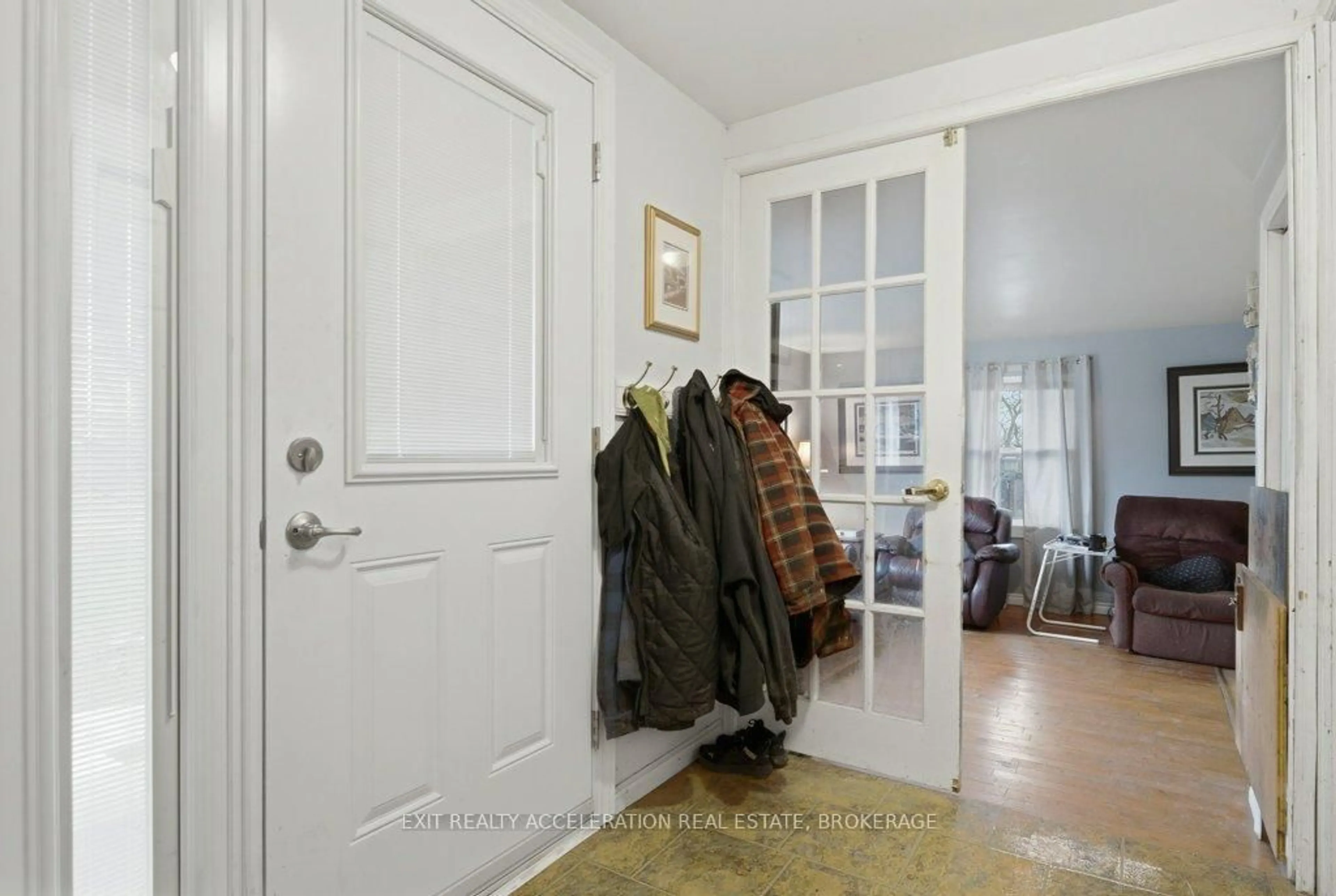 Indoor entryway for 147 Cooks Rd, Greater Napanee Ontario K0K 2W0