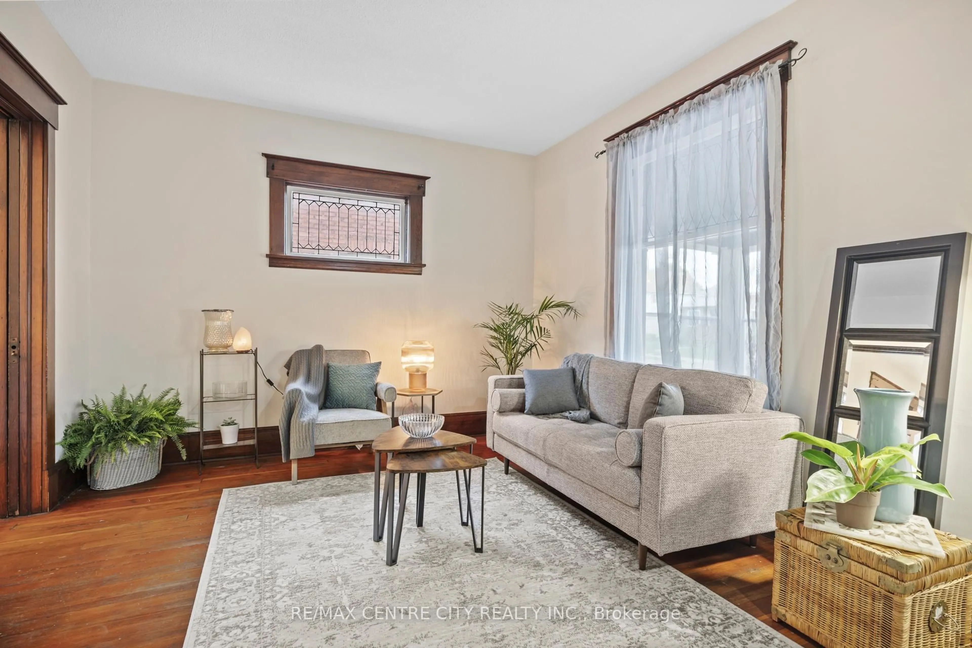 Living room with furniture, unknown for 21 Erie St, St. Thomas Ontario N5R 2M4