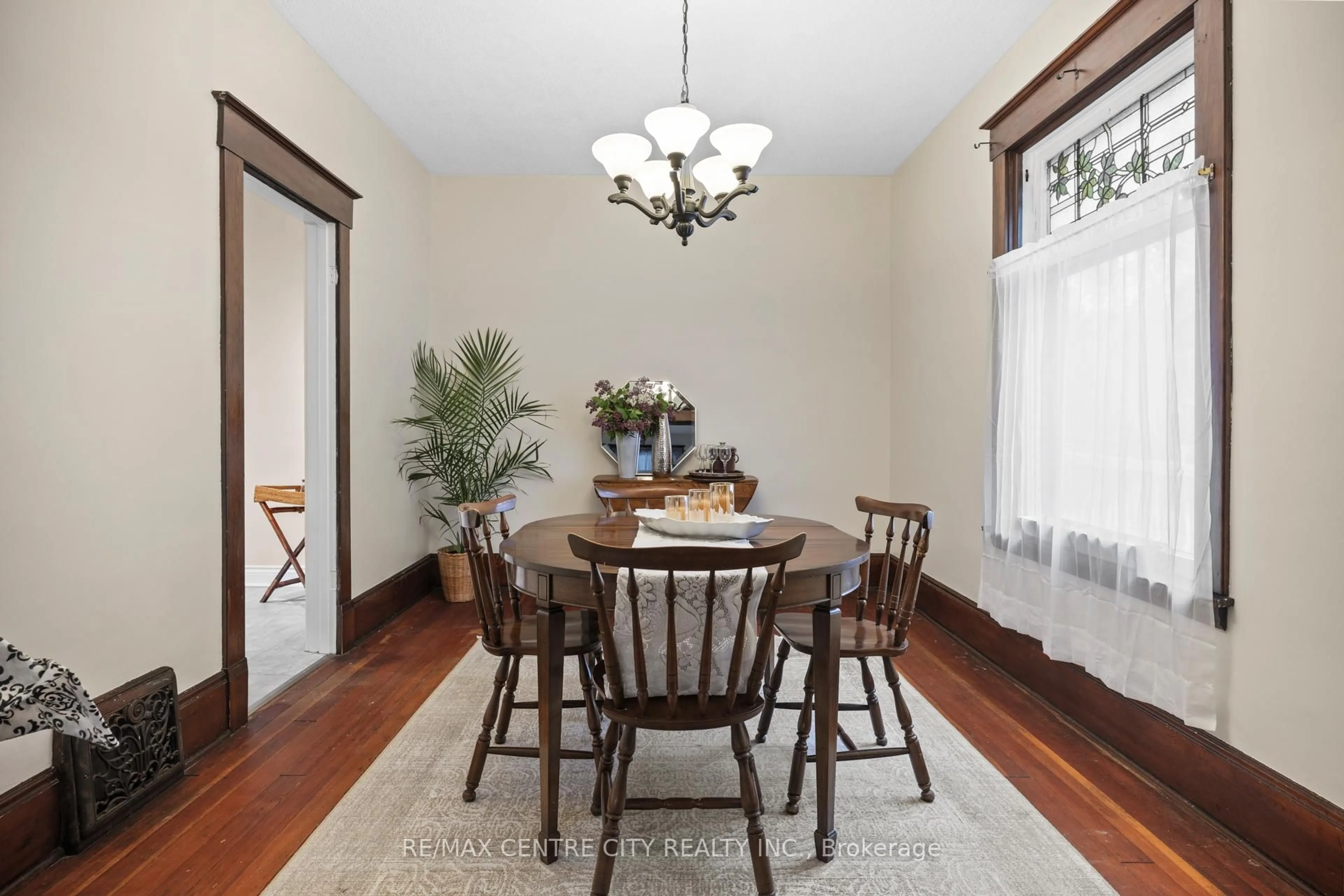 Dining room, wood/laminate floor for 21 Erie St, St. Thomas Ontario N5R 2M4