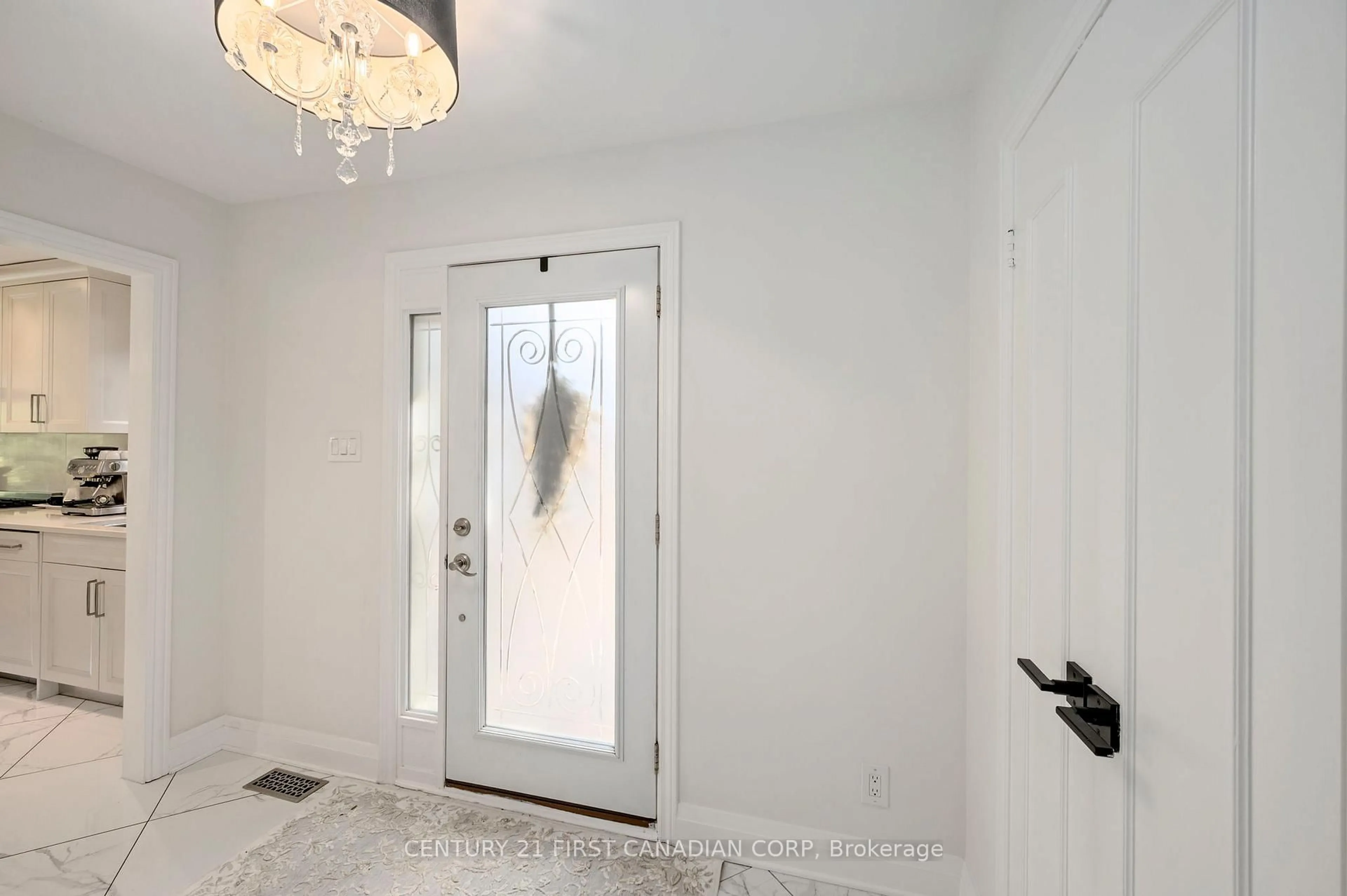 Indoor entryway for 43 Compton Cres, London South Ontario N6C 4E9