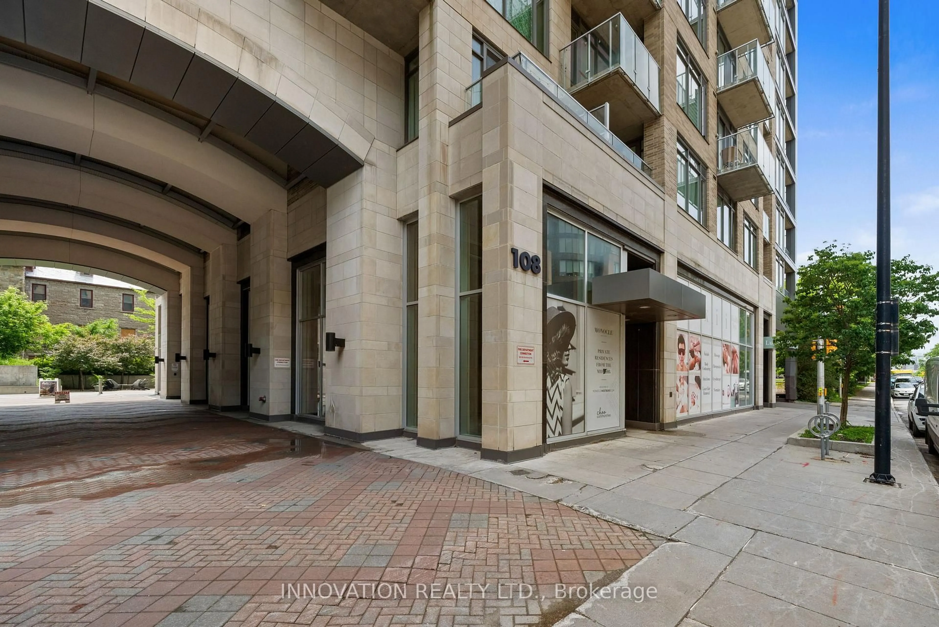 Indoor foyer for 108 Richmond Rd #803, Ottawa Ontario K1Z 0B3