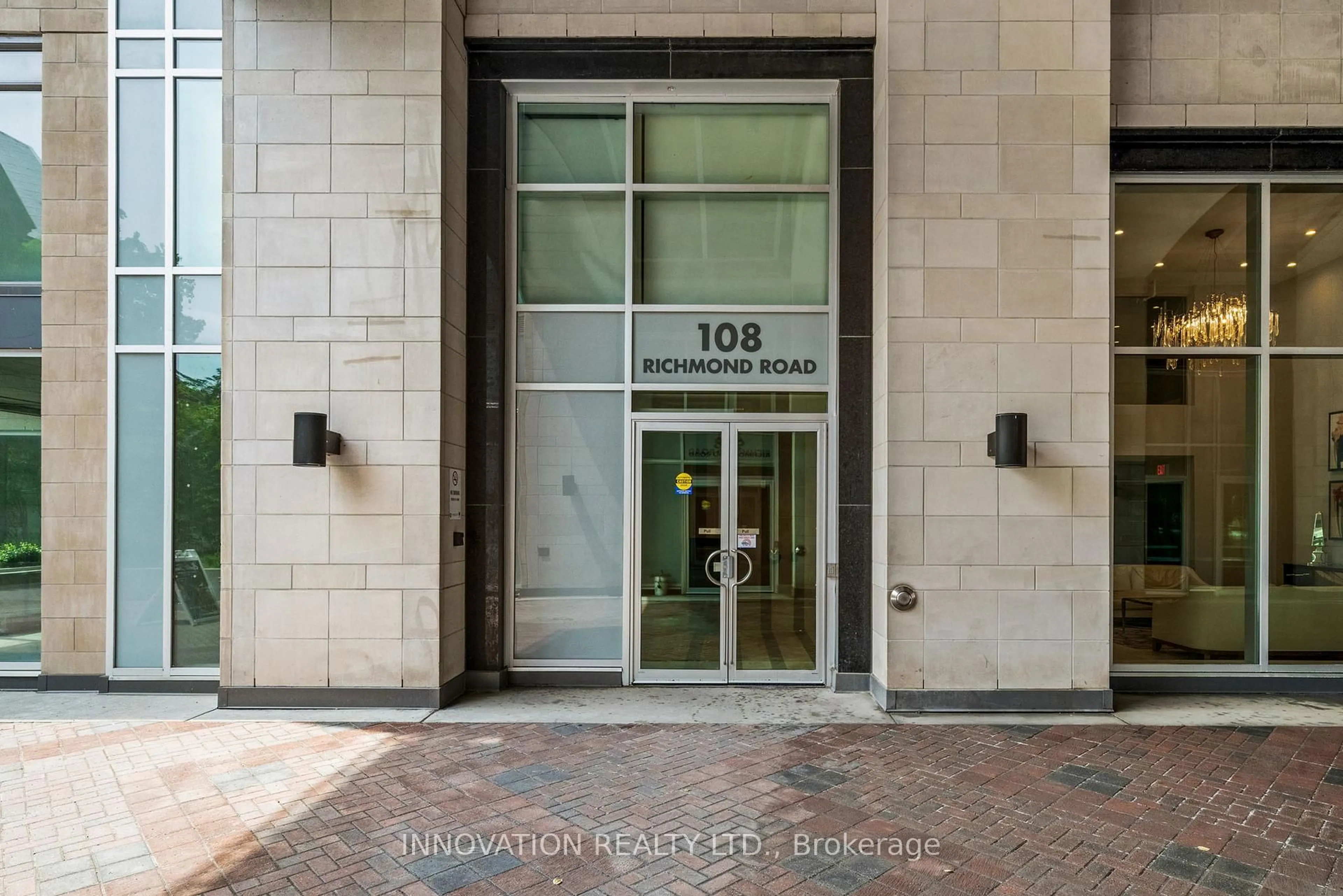 Indoor foyer for 108 Richmond Rd #803, Ottawa Ontario K1Z 0B3