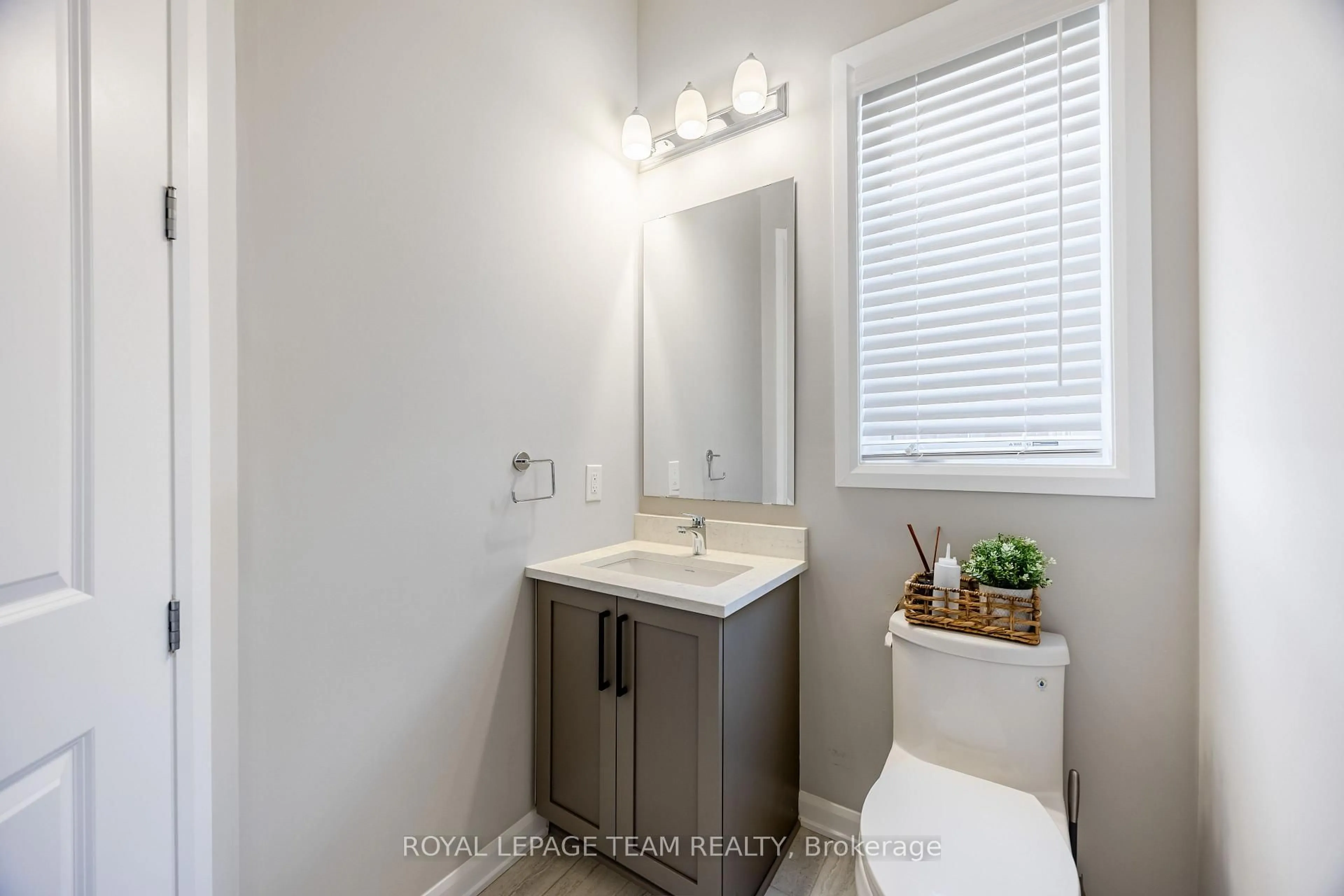 Standard bathroom, ceramic/tile floor for 236 Calvington Ave, Kanata Ontario K2T 0P9