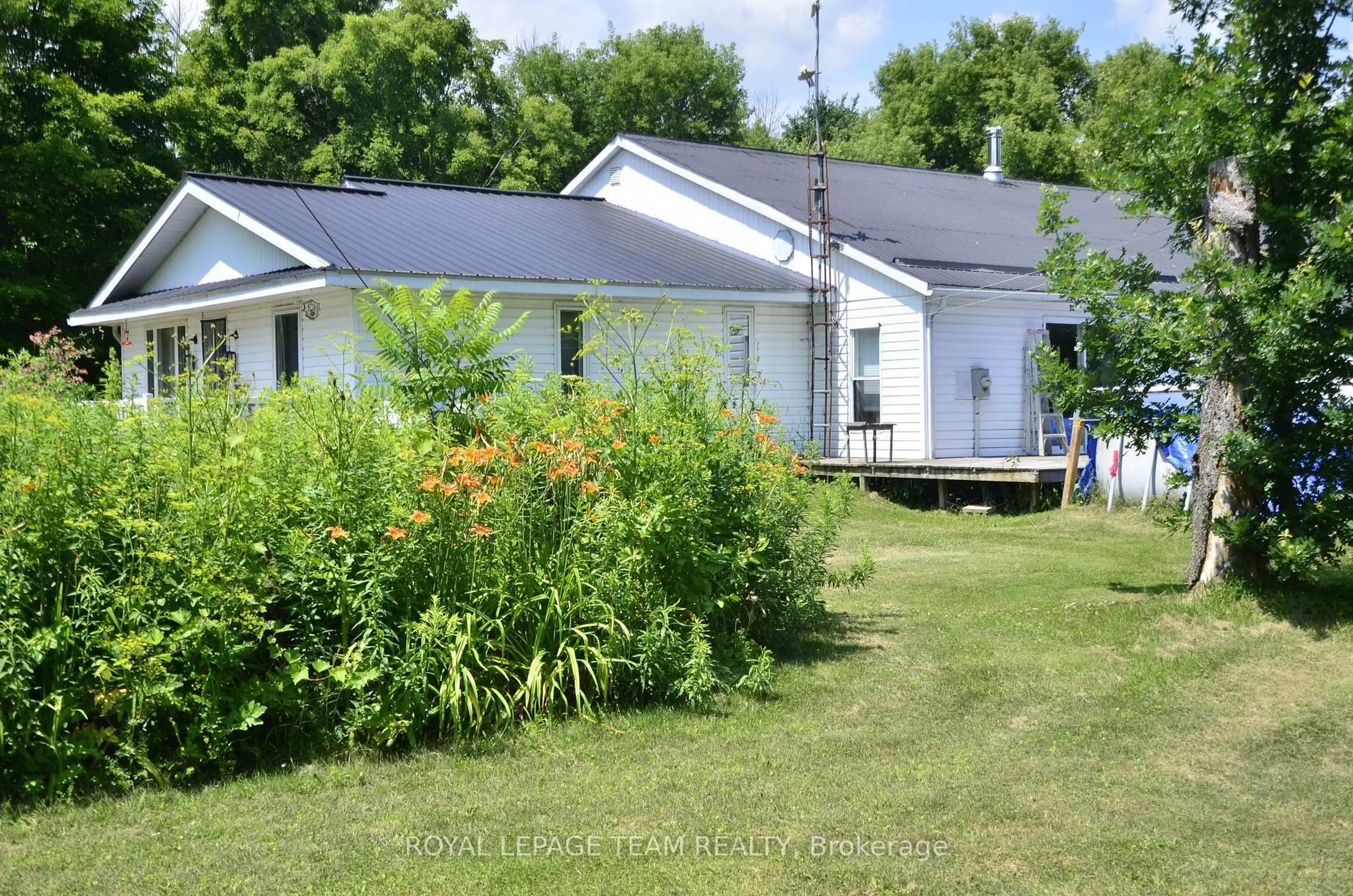 A pic from outside/outdoor area/front of a property/back of a property/a pic from drone, unknown for 10355 Broken Second Rd, South Dundas Ontario K0E 1K0