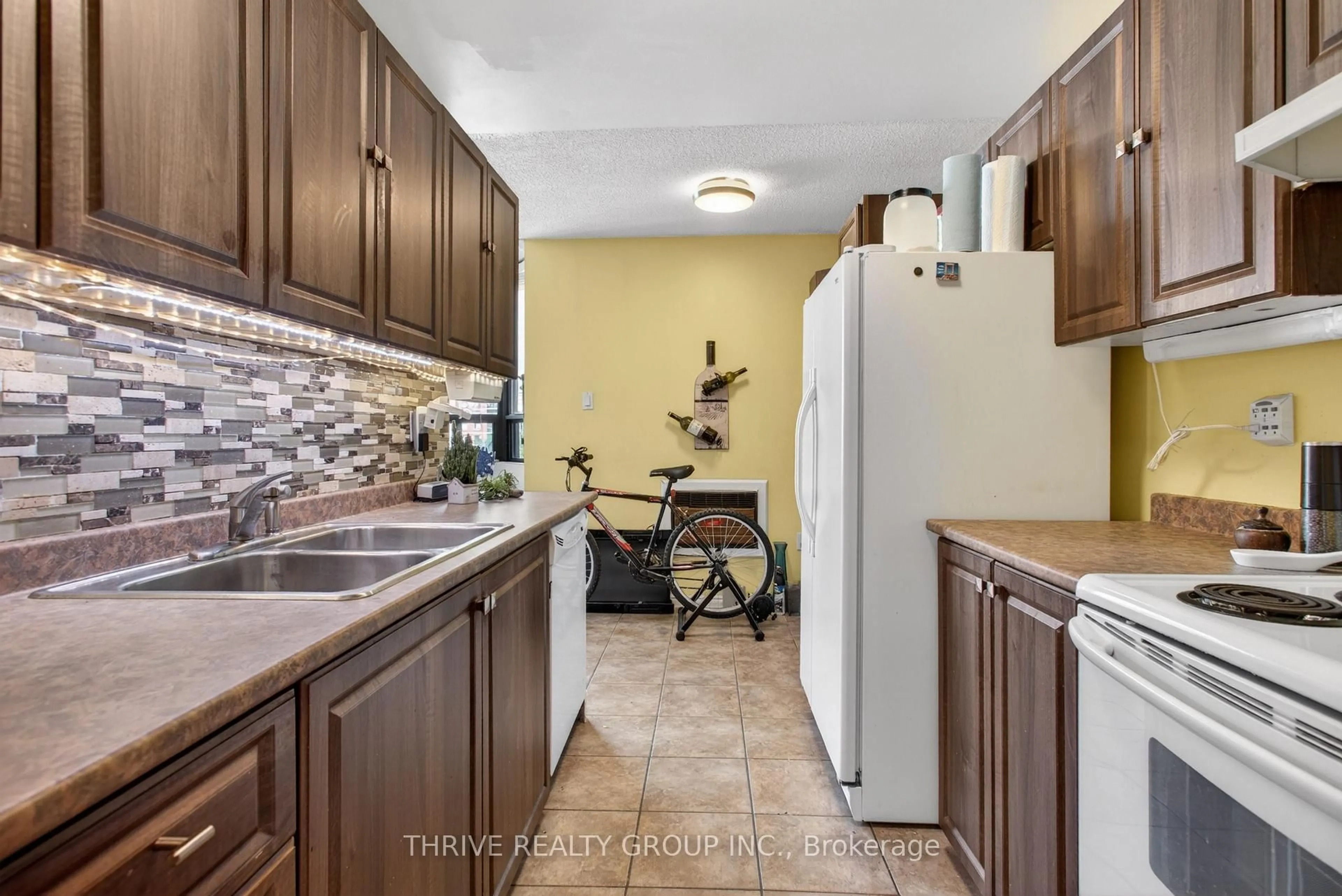 Standard kitchen, ceramic/tile floor for 75 Huxley St #401, London South Ontario N6J 4W7