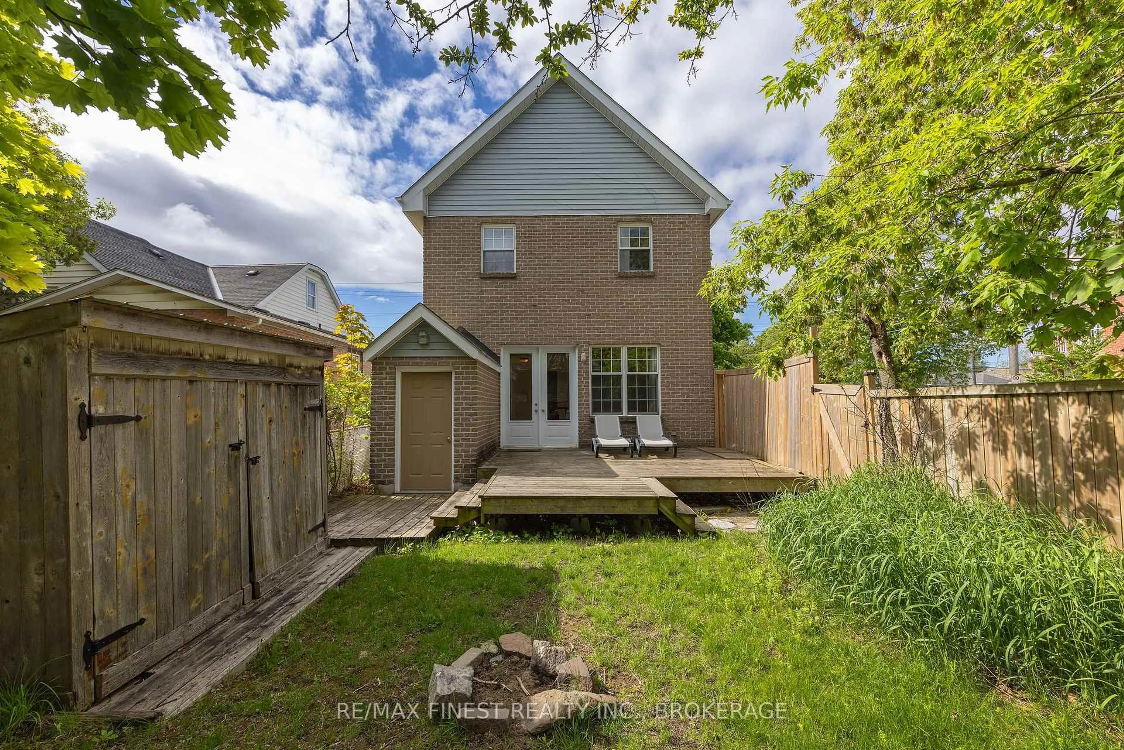 Patio, street for 629 JOHNSON St, Kingston Ontario K7L 2A3