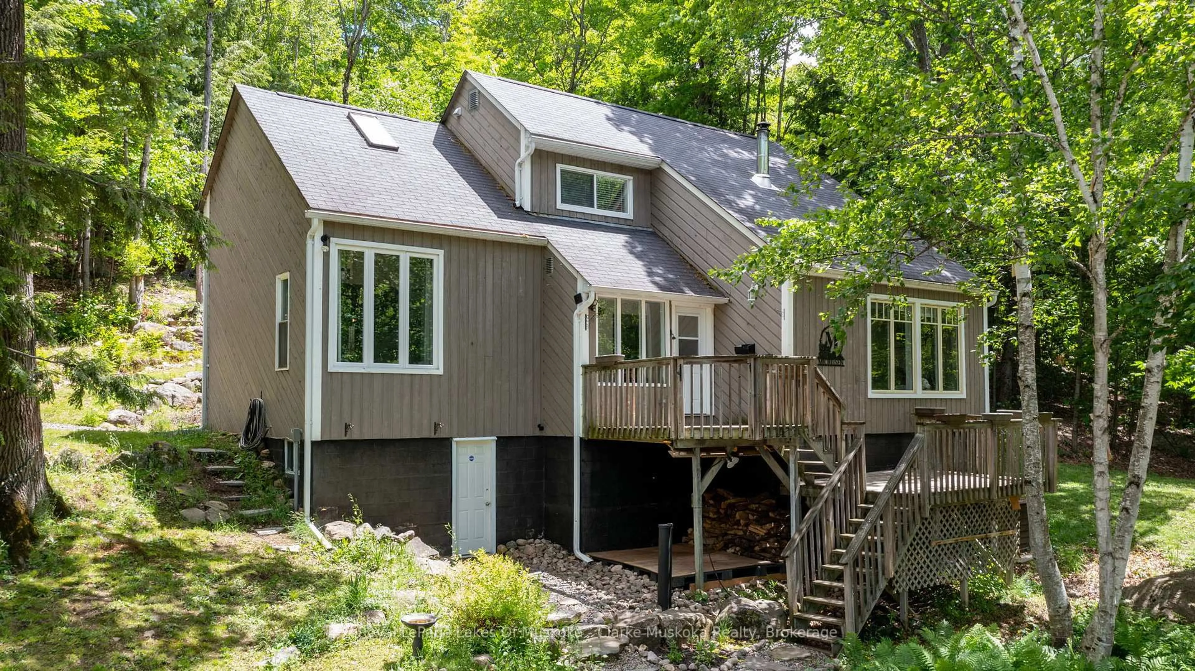 Home with vinyl exterior material, unknown for 1037 Foreman Rd, Muskoka Lakes Ontario P0B 1J0