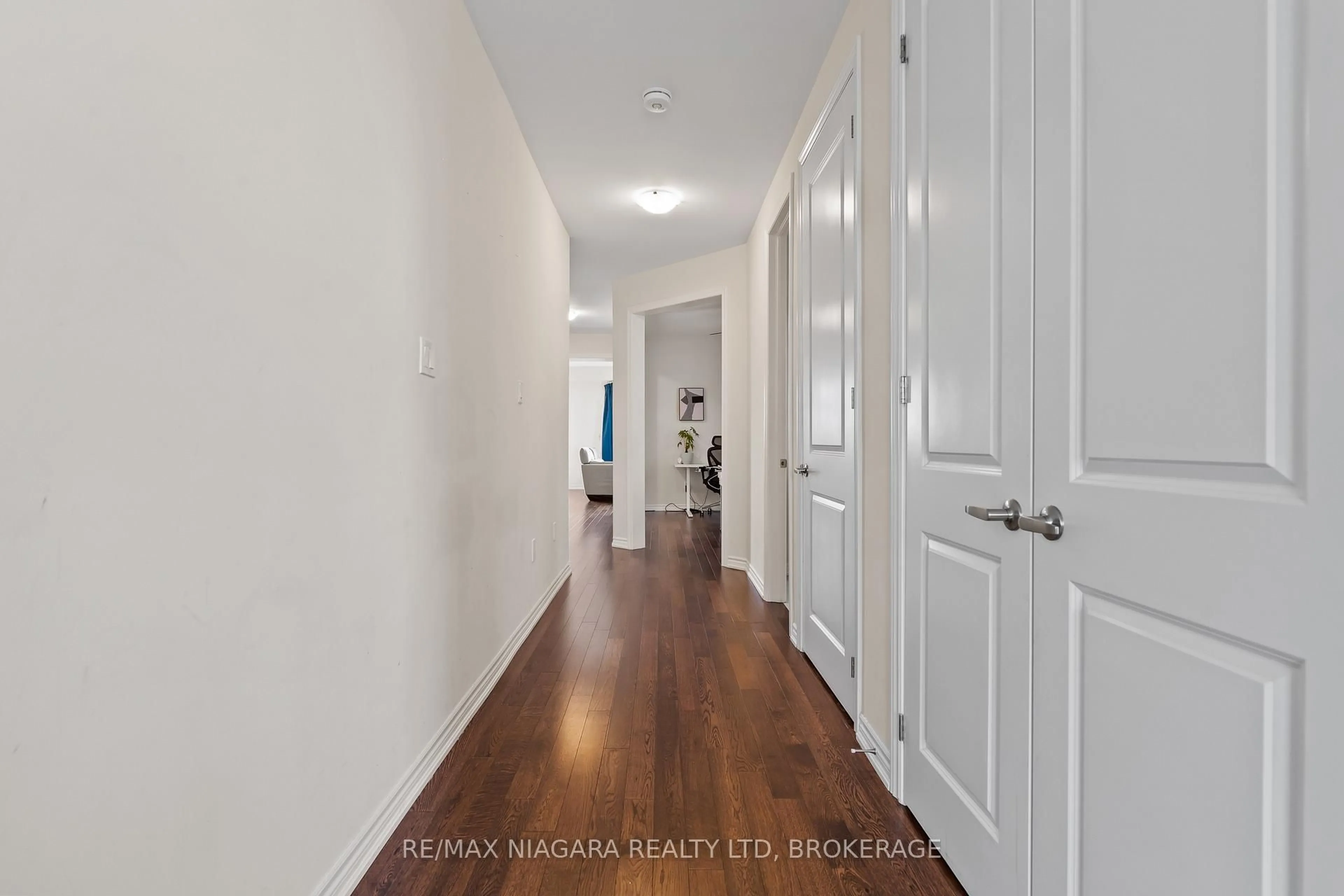 Indoor entryway for 110 Explorer Way, Thorold Ontario L2V 0K3