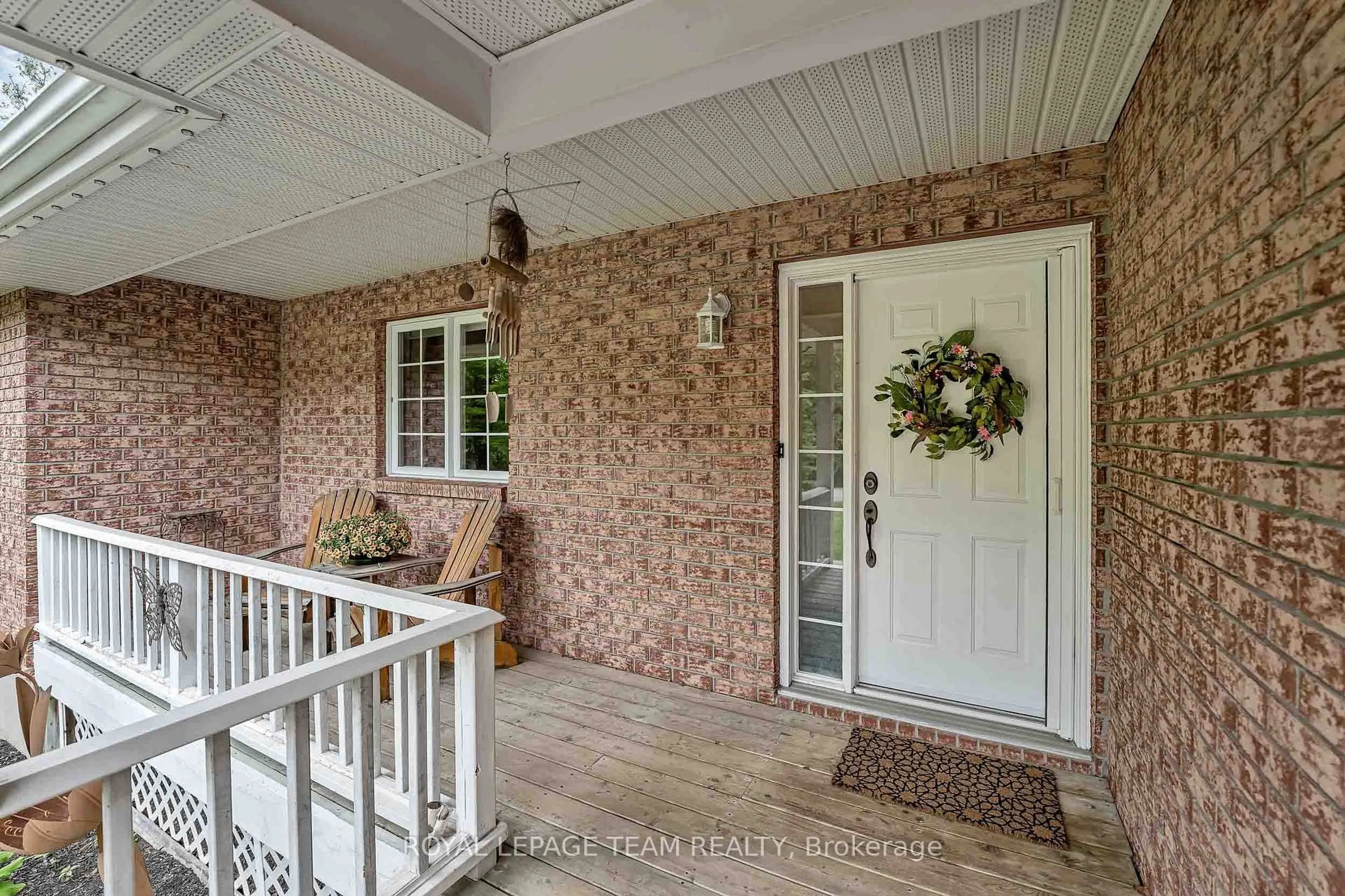 Indoor entryway for 6515 Waddion Dr, Ottawa Ontario K4P 1E7