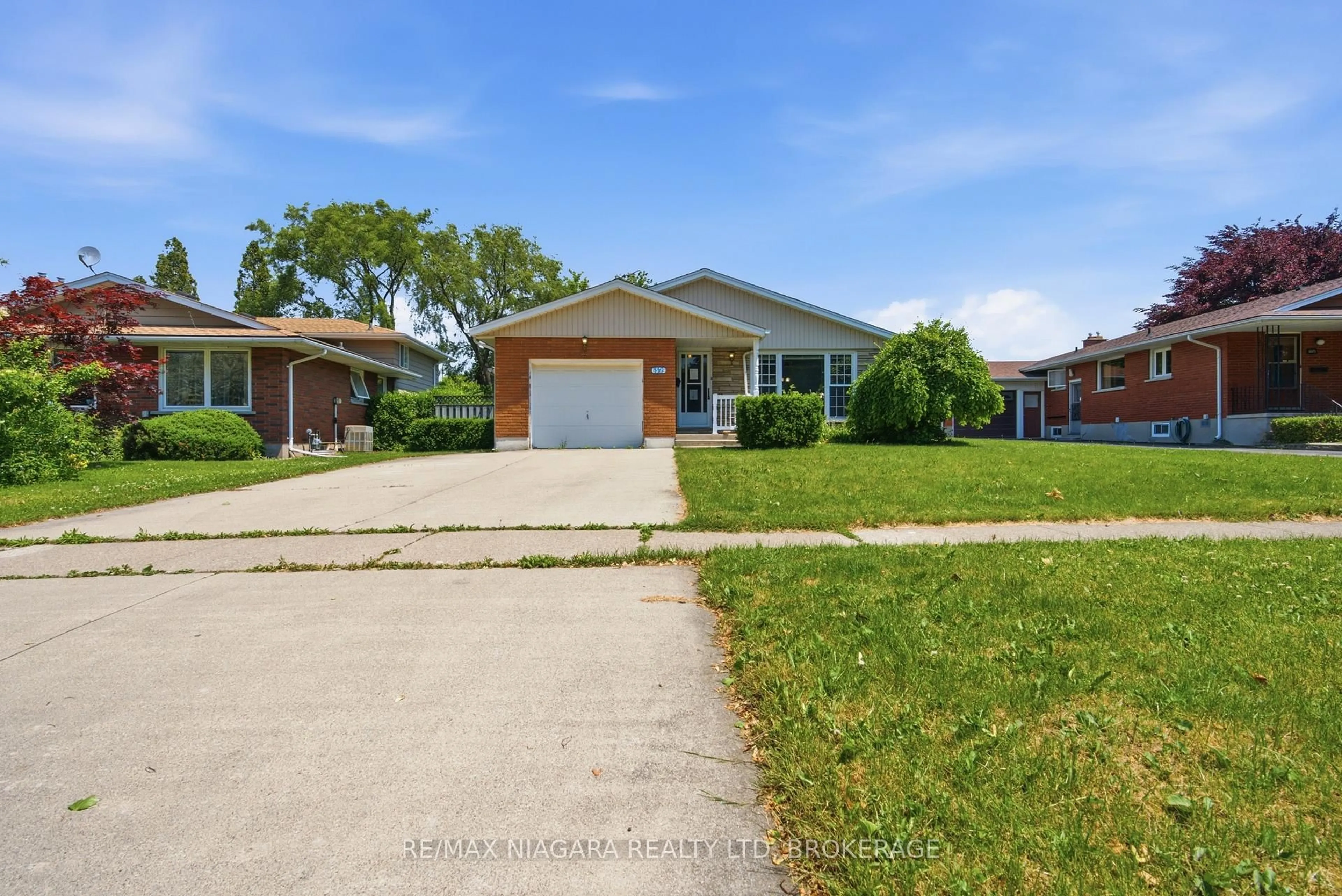 Home with brick exterior material, street for 6579 Crawford St, Niagara Falls Ontario L2E 5Z3