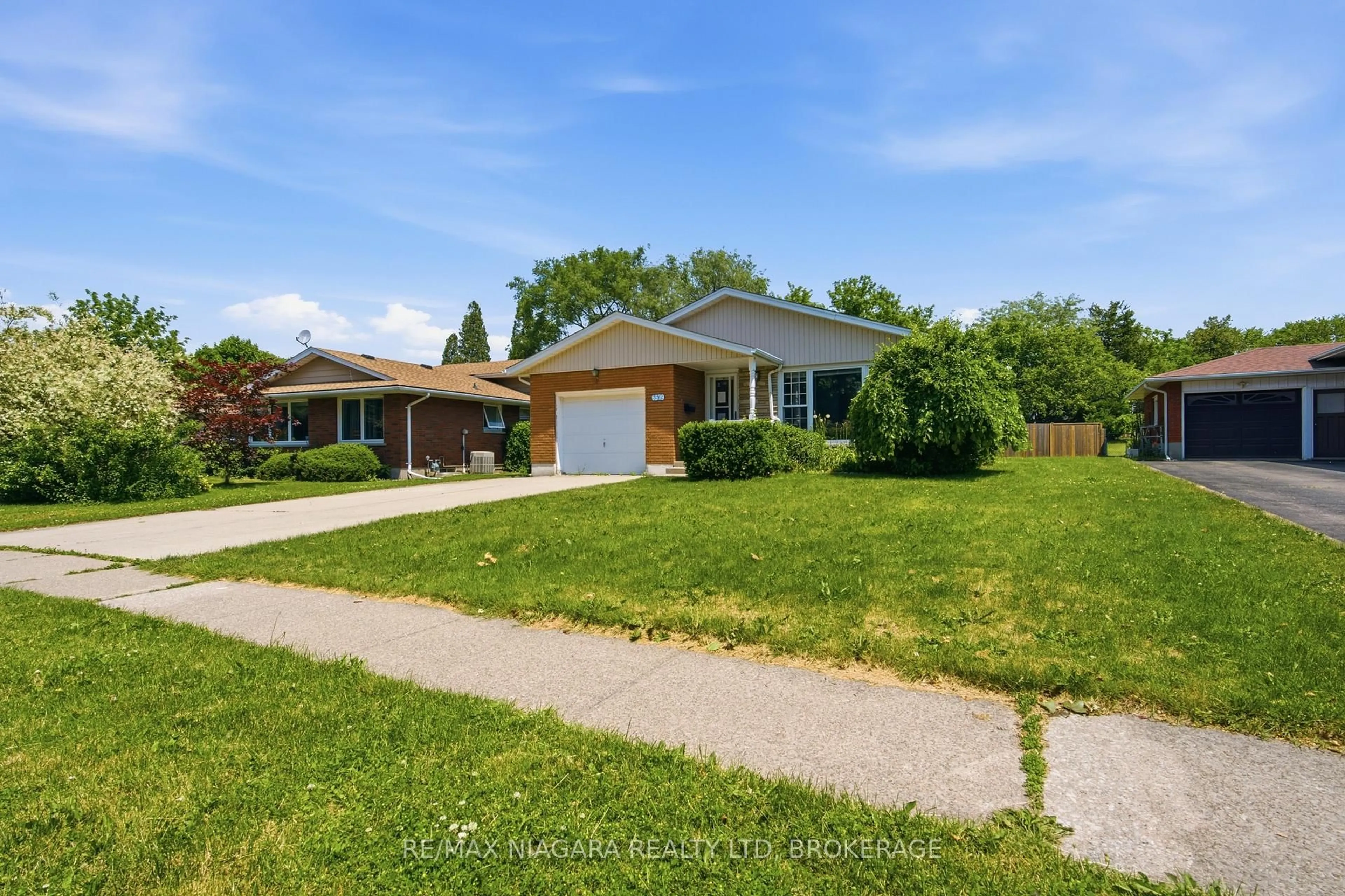 Home with brick exterior material, street for 6579 Crawford St, Niagara Falls Ontario L2E 5Z3