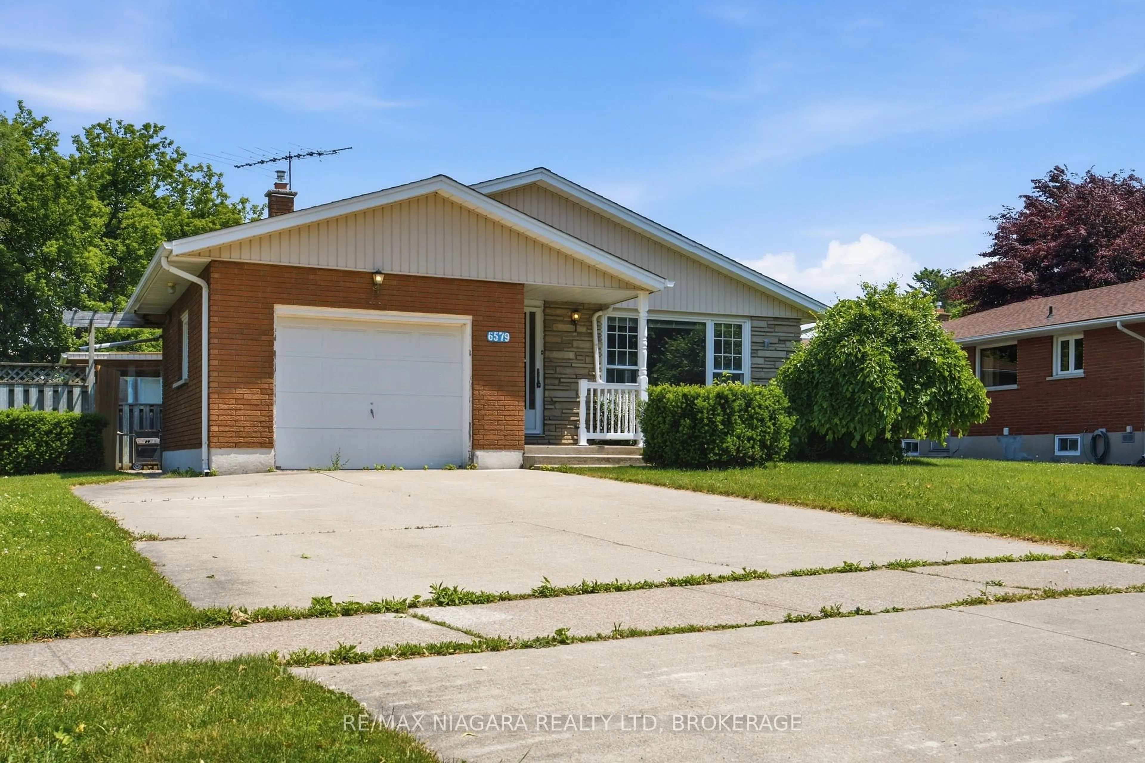 Home with brick exterior material, street for 6579 Crawford St, Niagara Falls Ontario L2E 5Z3
