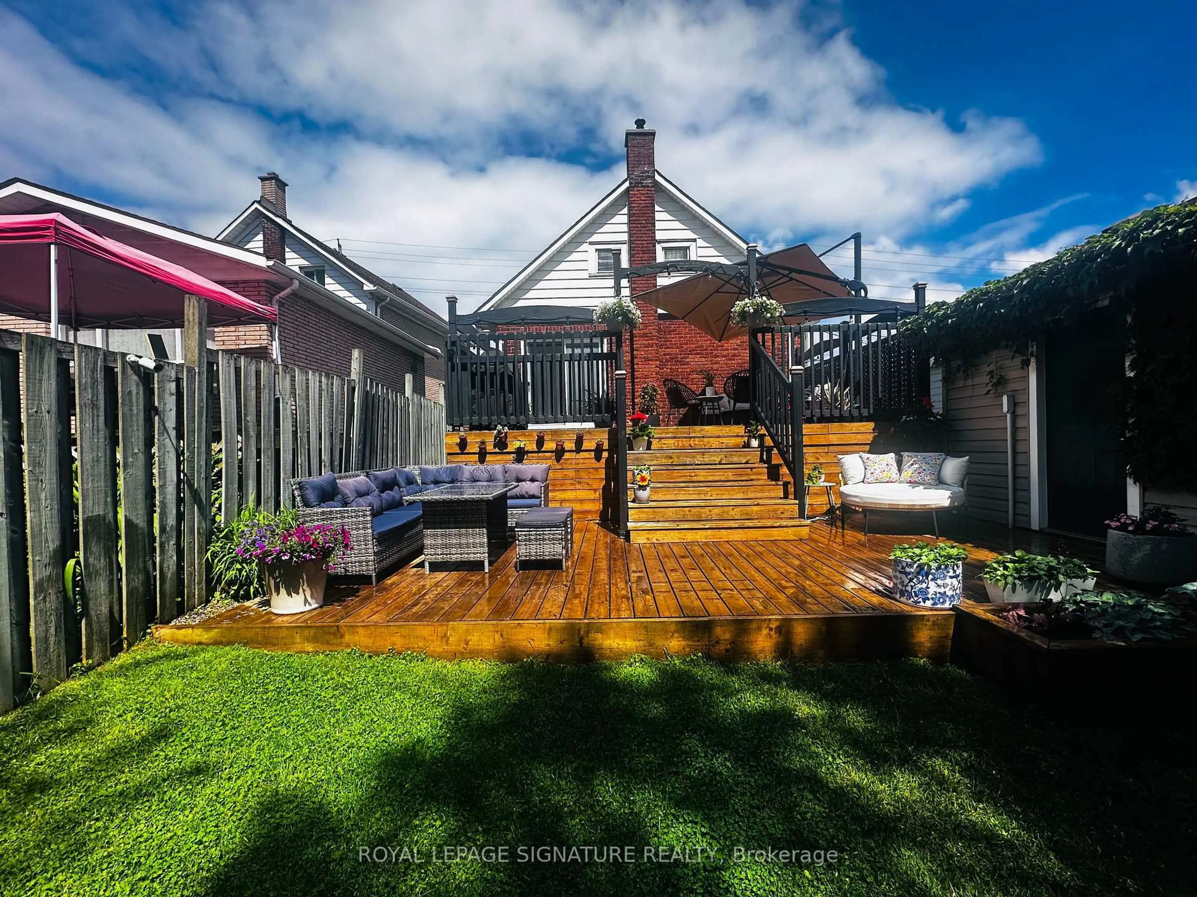 A pic from outside/outdoor area/front of a property/back of a property/a pic from drone, street for 137 Lancaster St, Kitchener Ontario N2H 4T5