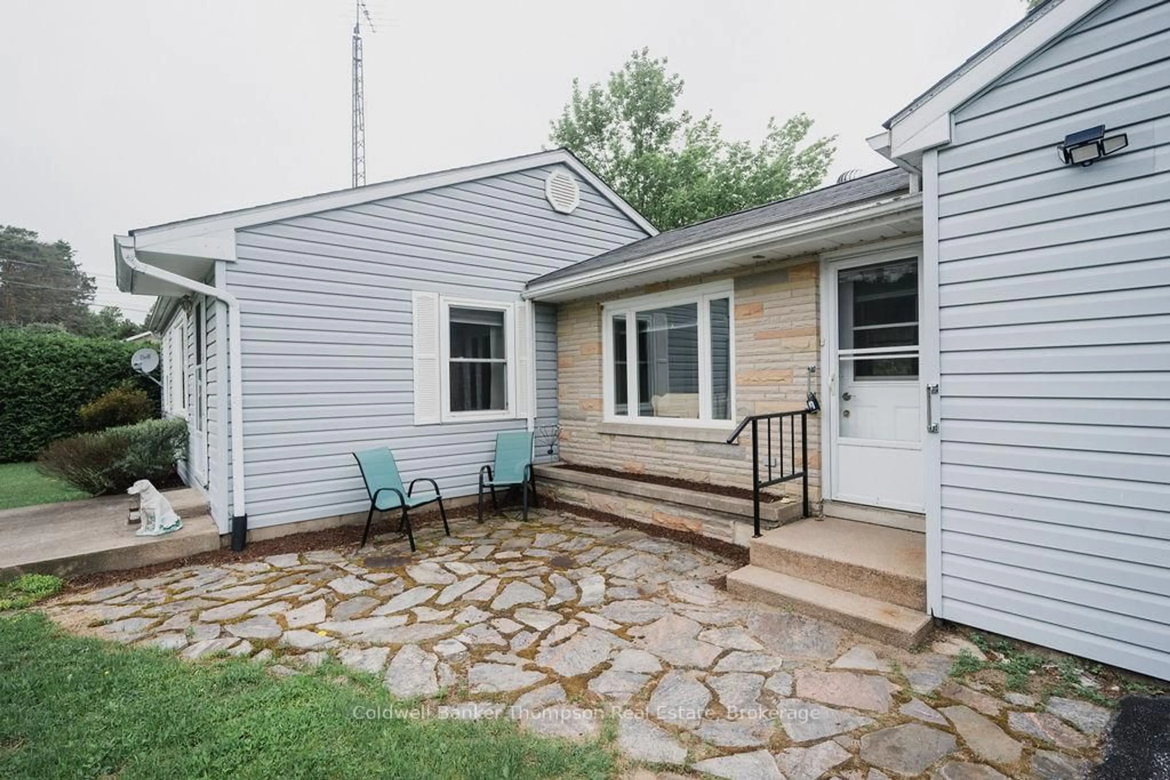 Patio, street for 35 John St, Sundridge Ontario P0A 1Z0