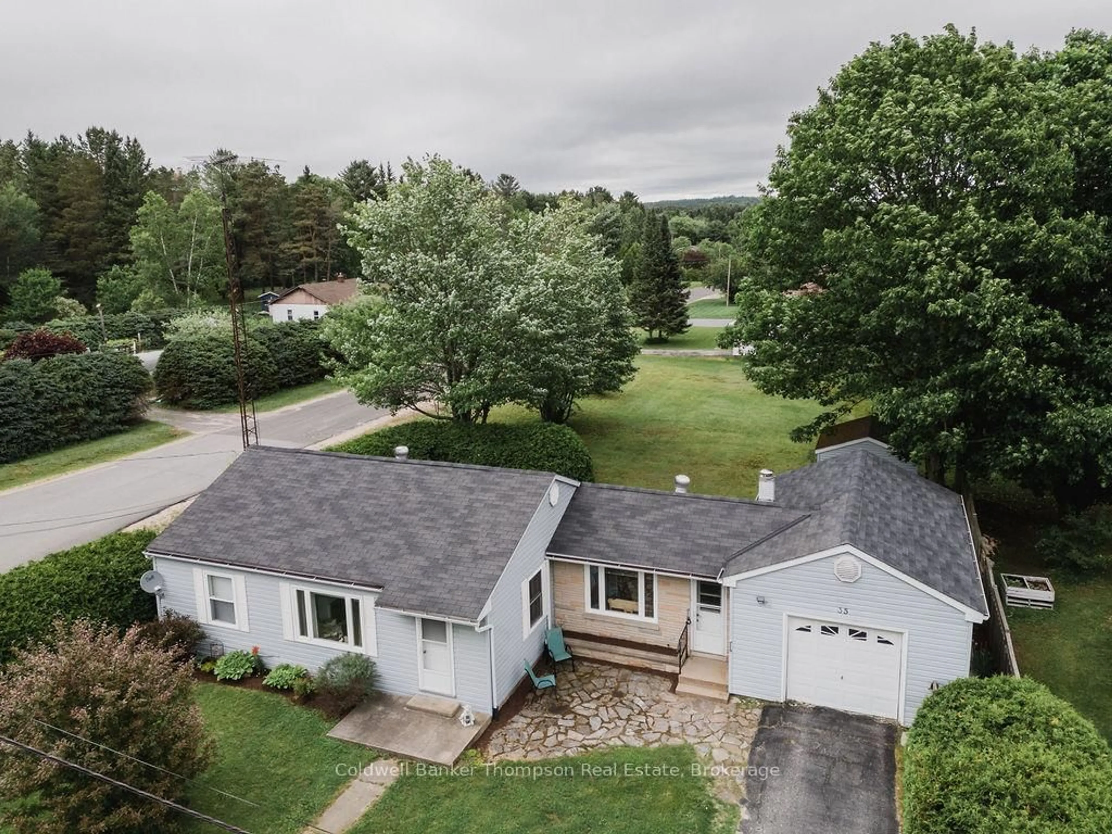 A pic from outside/outdoor area/front of a property/back of a property/a pic from drone, water/lake/river/ocean view for 35 John St, Sundridge Ontario P0A 1Z0