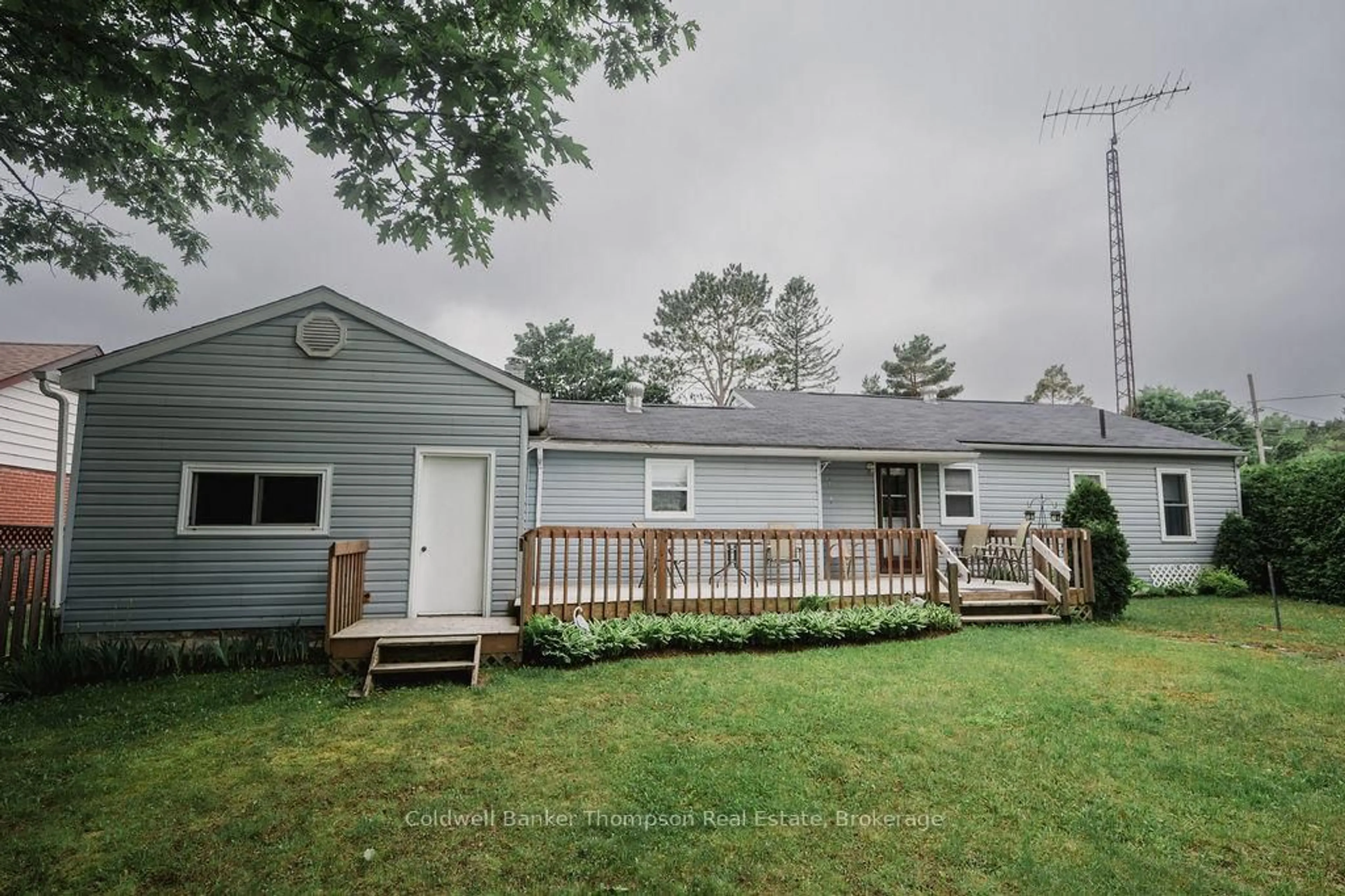 Unknown for 35 John St, Sundridge Ontario P0A 1Z0