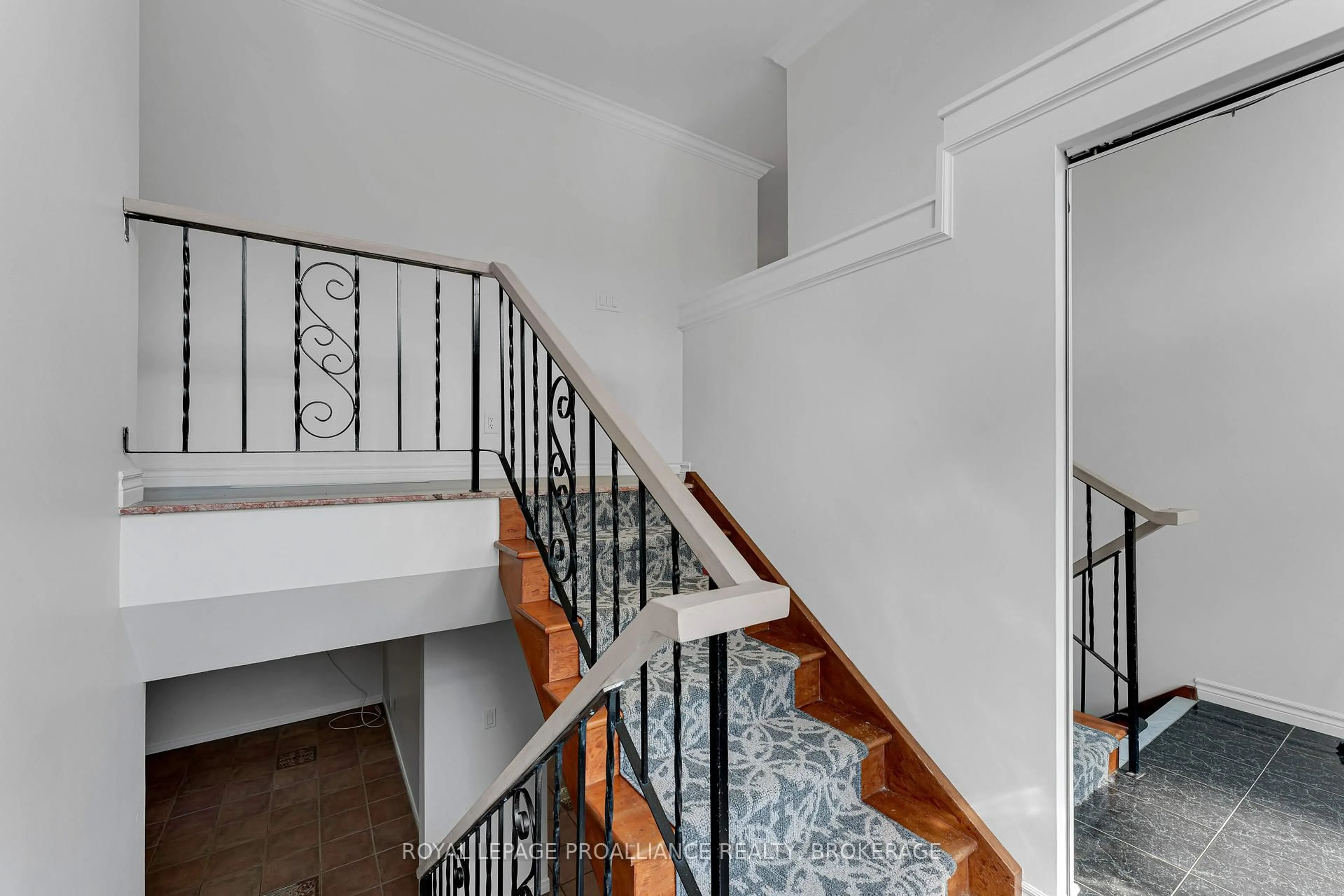 Stairs for 14 Baker St, Kingston Ontario K7K 4Z3